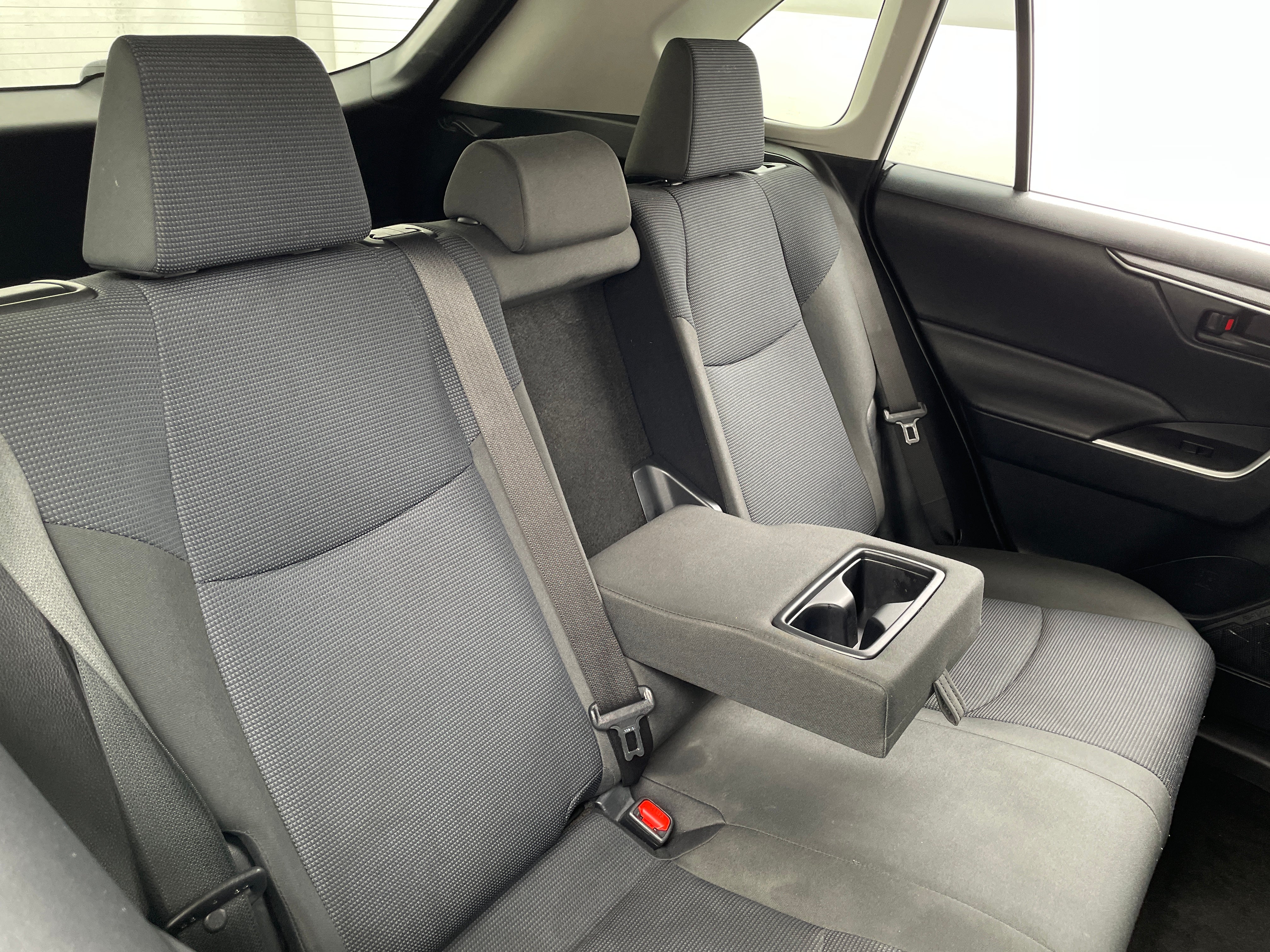 2019 Toyota RAV4 LE 6