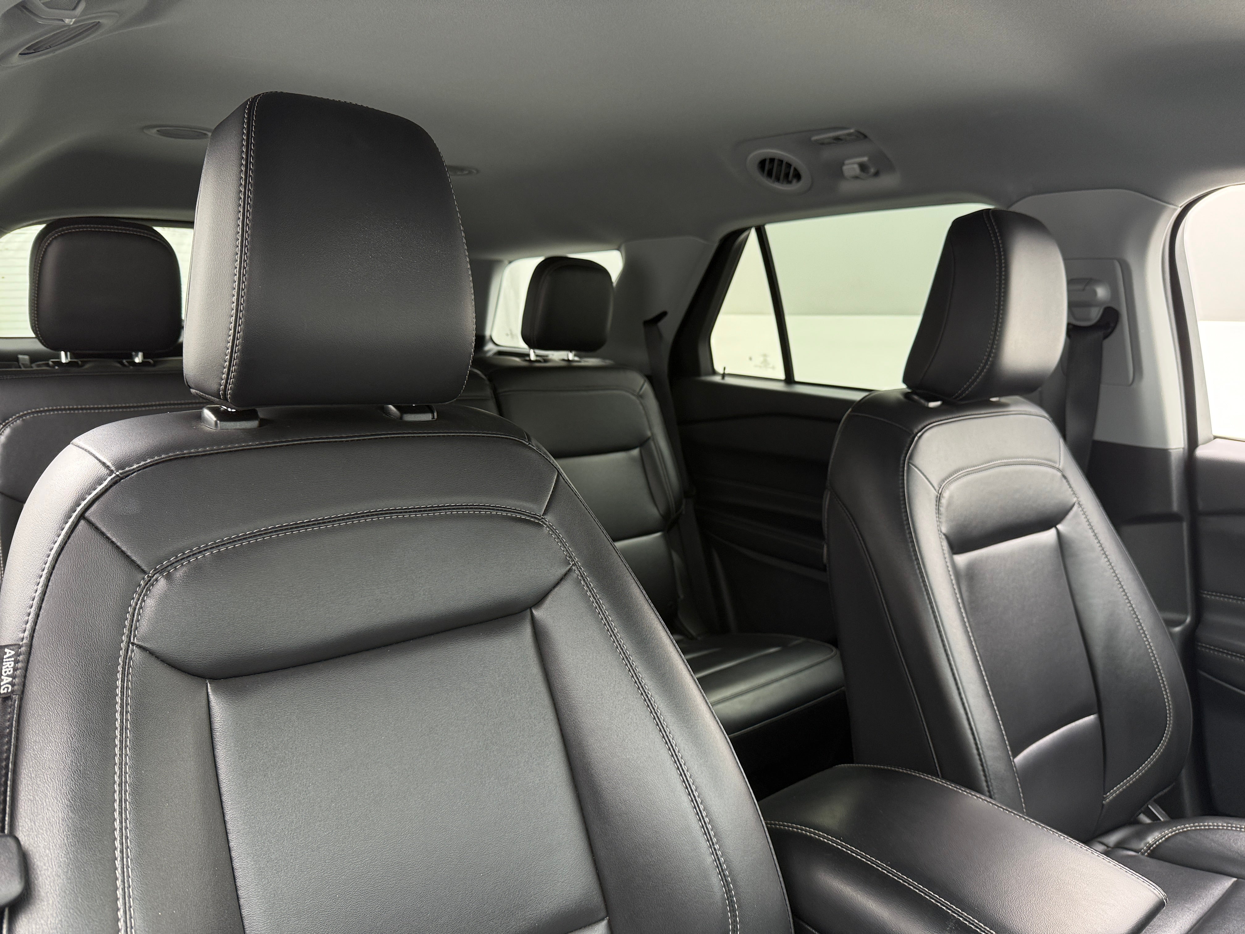 2023 Ford Explorer XLT 2