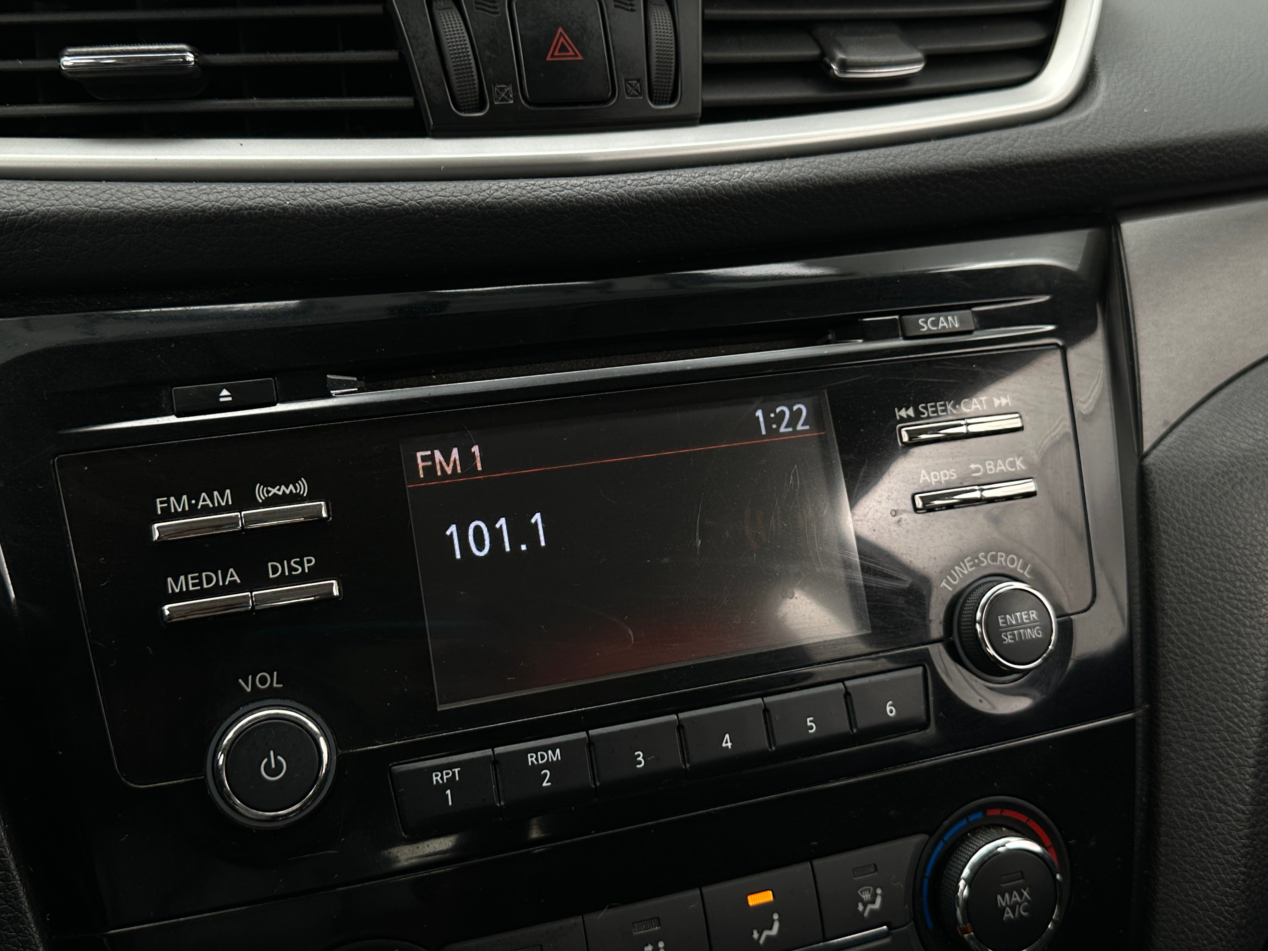 2016 Nissan Rogue S 4