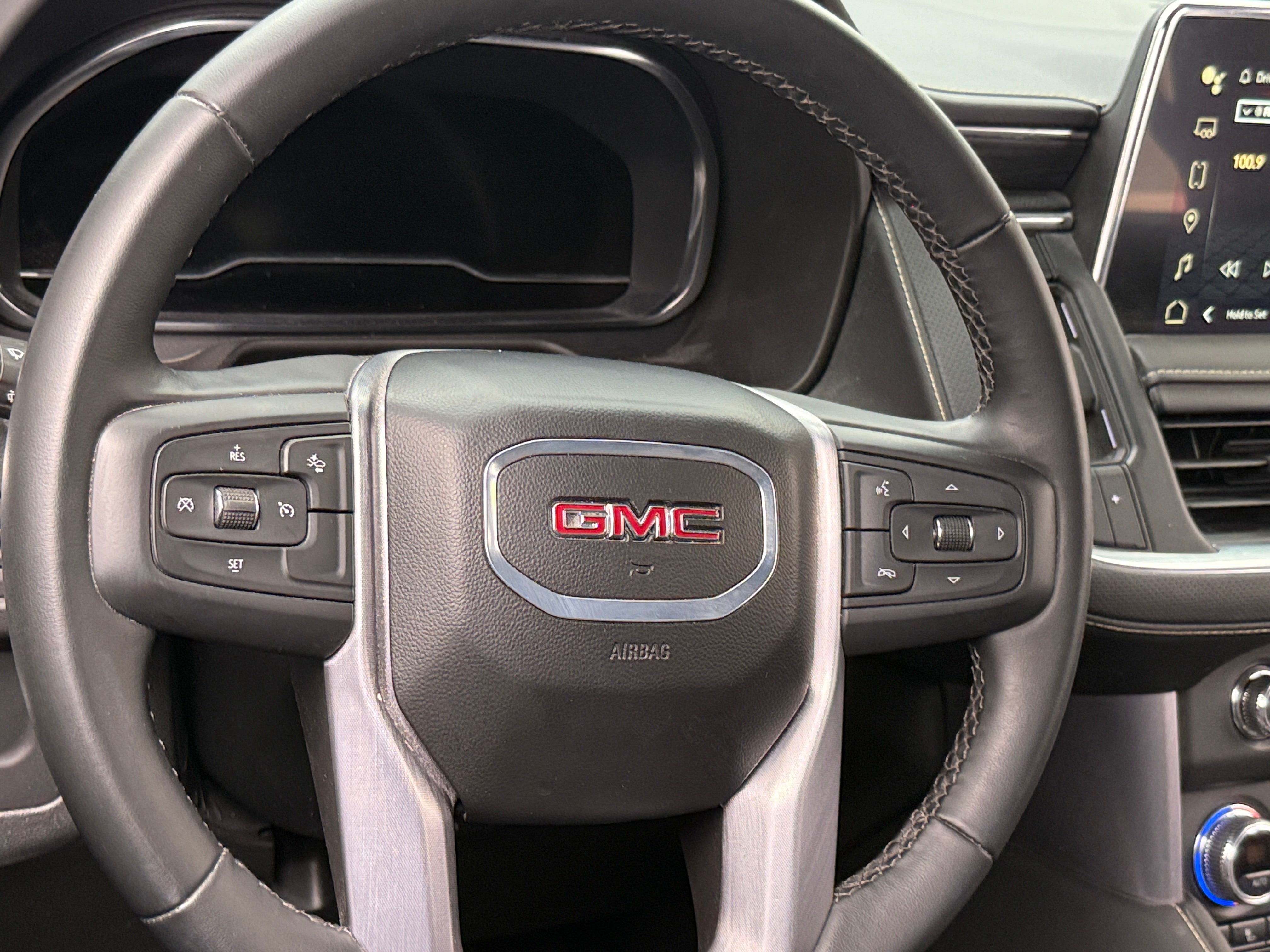 2024 GMC Yukon SLT 4