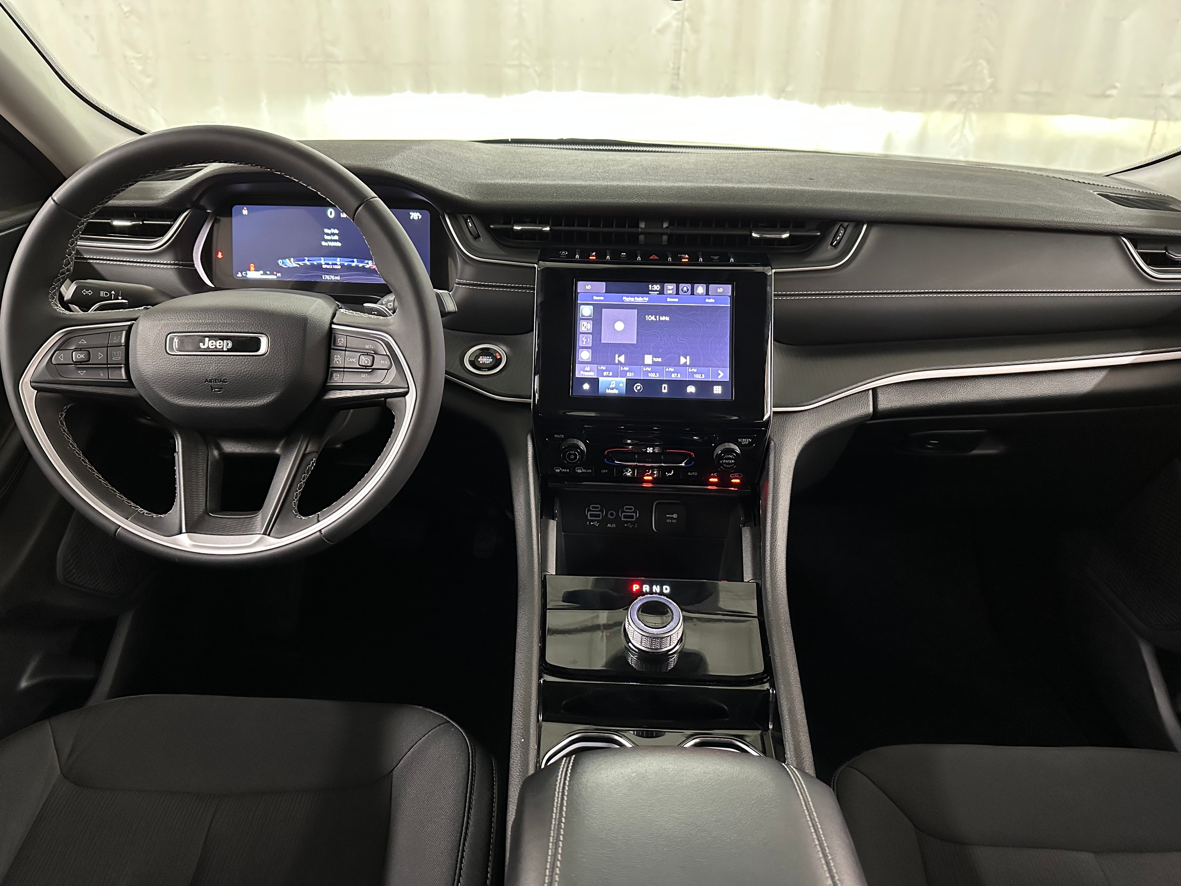 2023 Jeep Grand Cherokee L Laredo 3