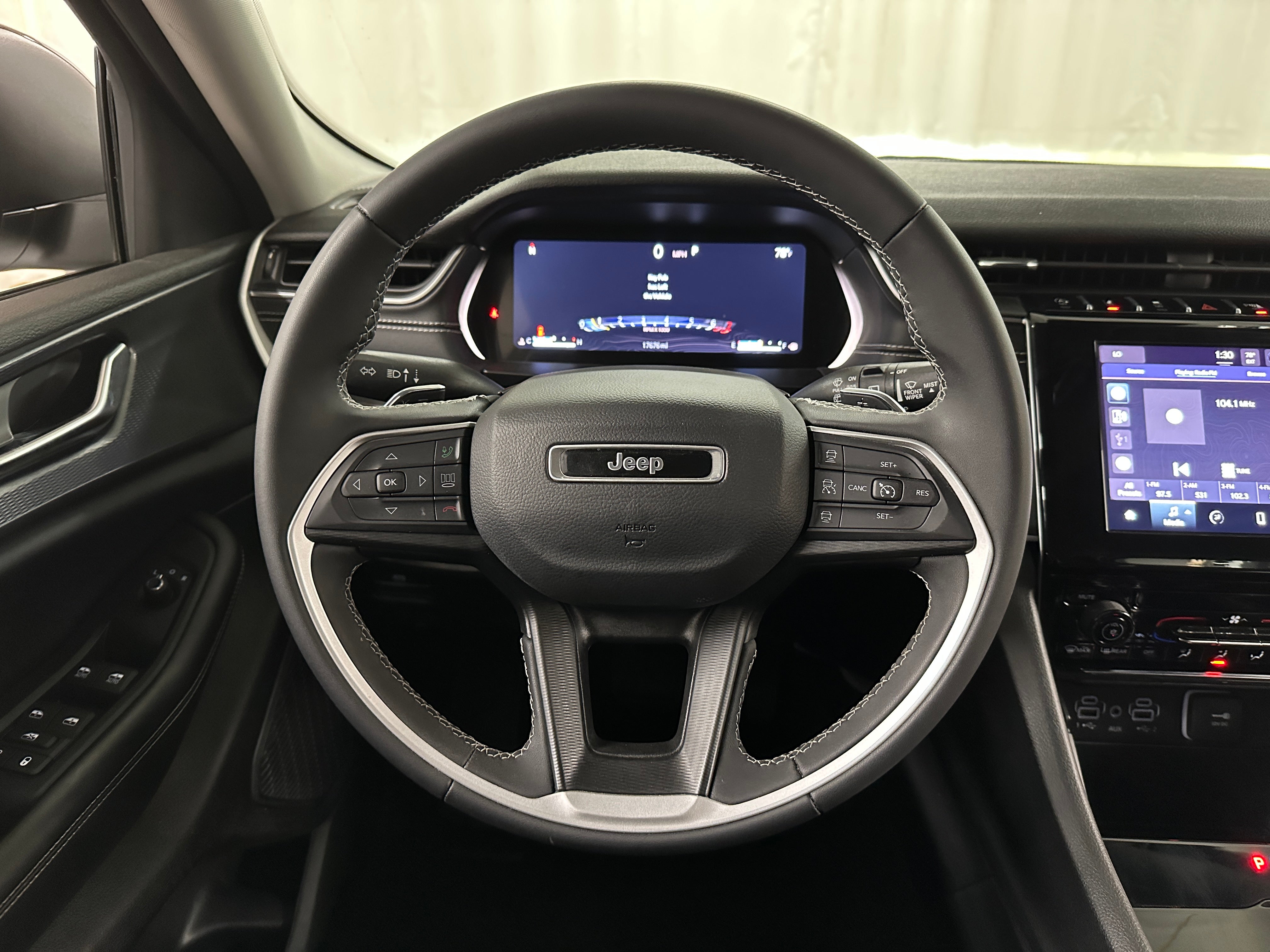 2023 Jeep Grand Cherokee L Laredo 5
