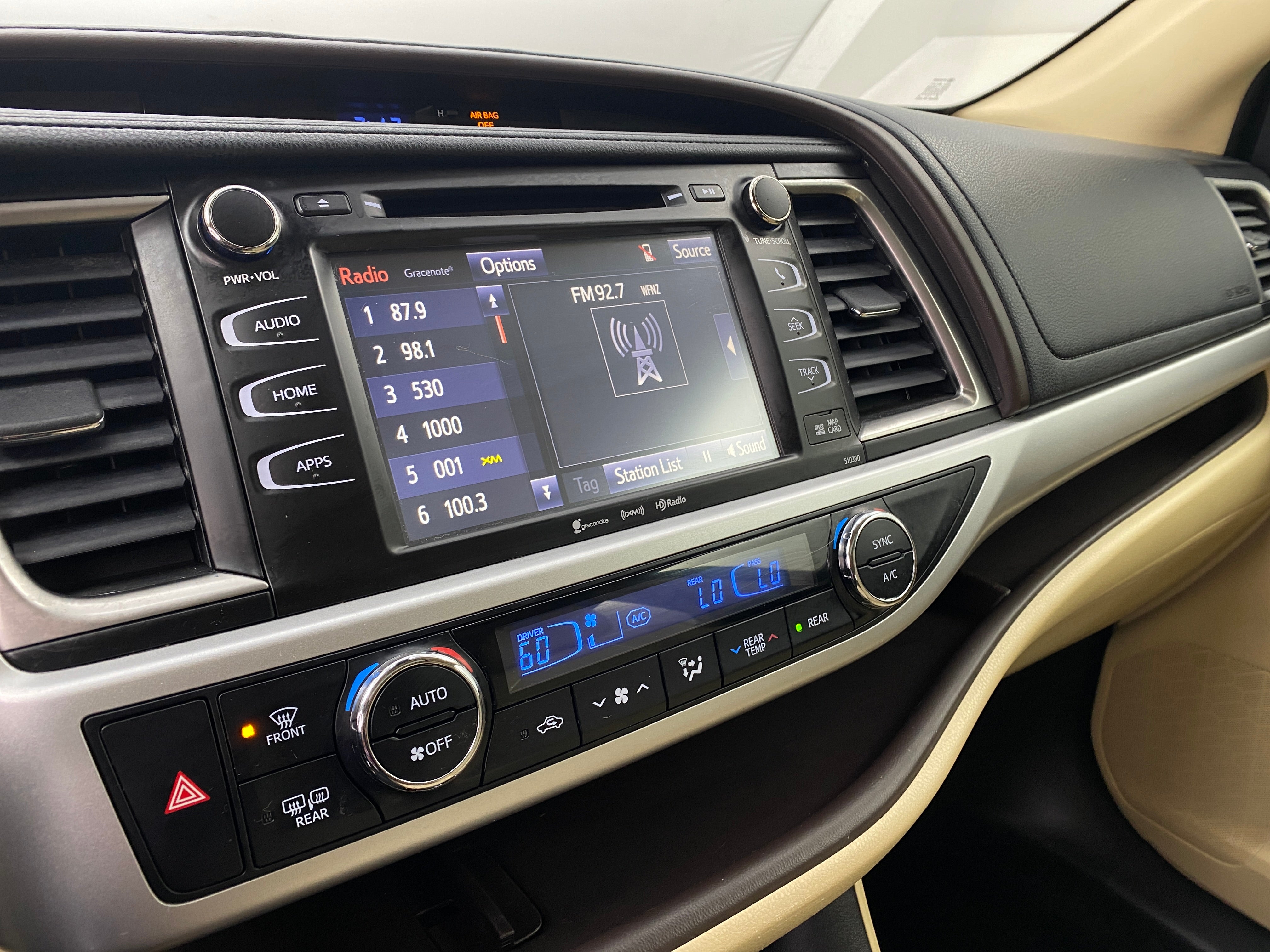 2019 Toyota Highlander XLE 3