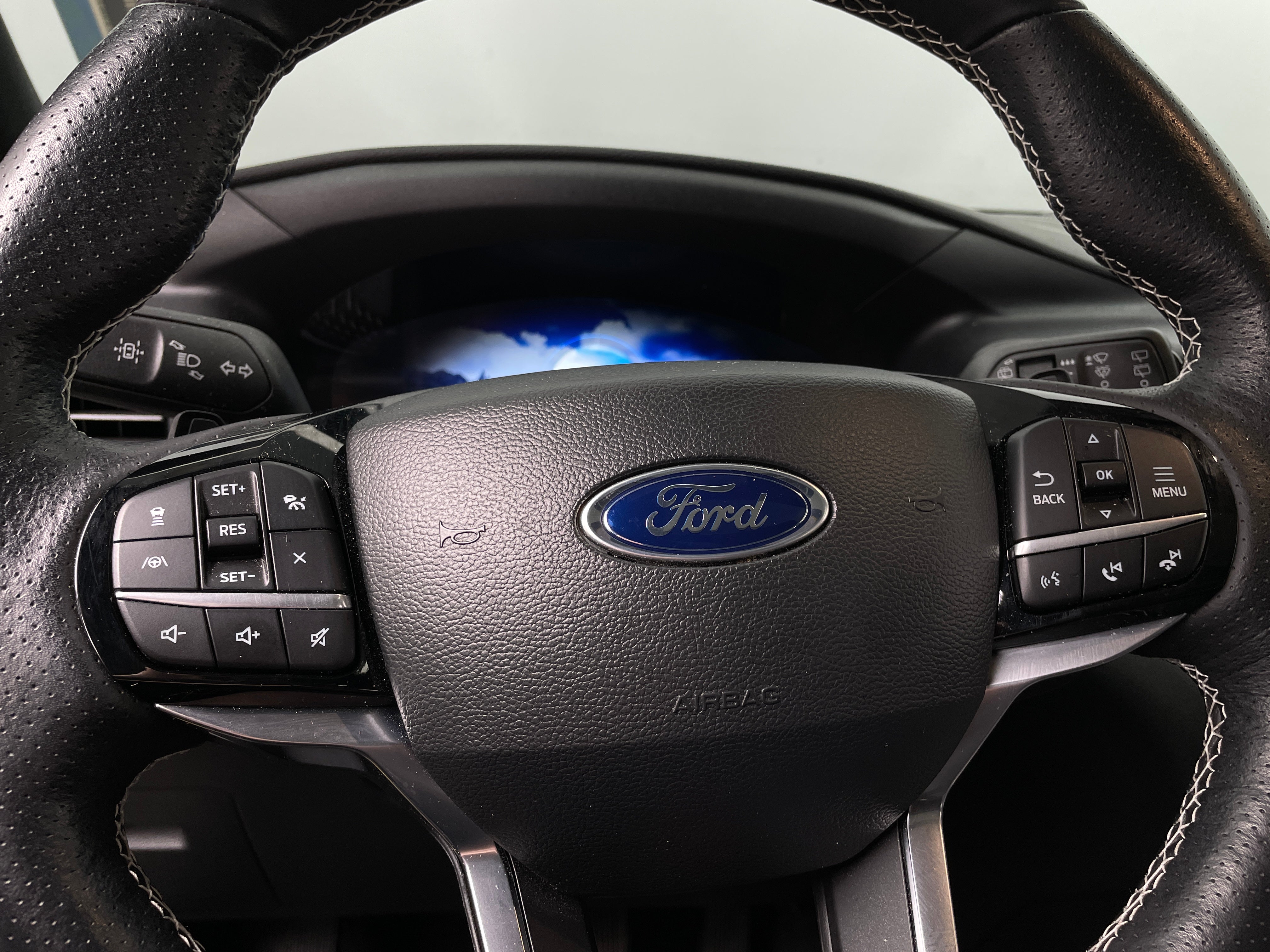 2022 Ford Explorer ST 4
