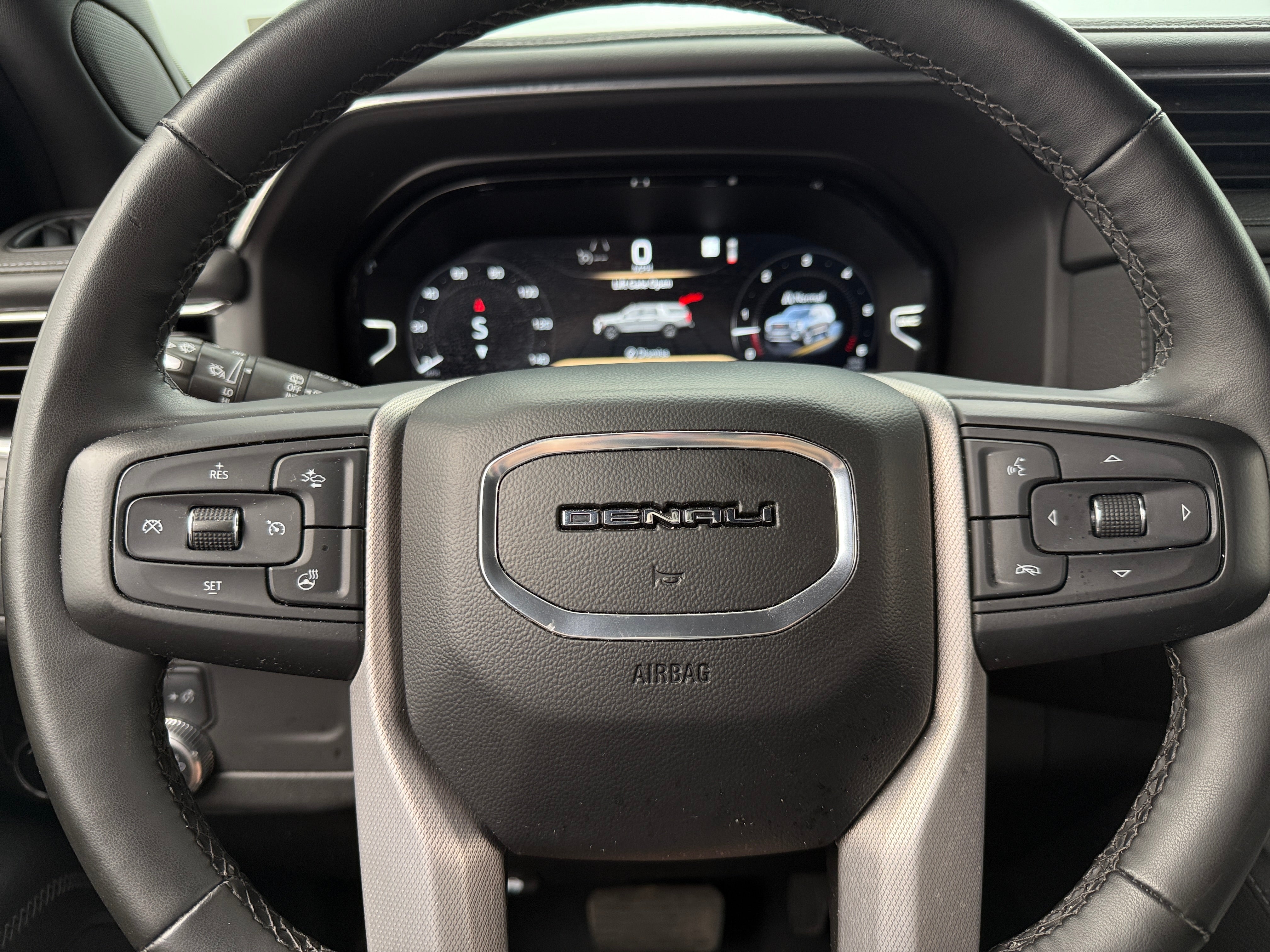 2023 GMC Yukon Denali 4