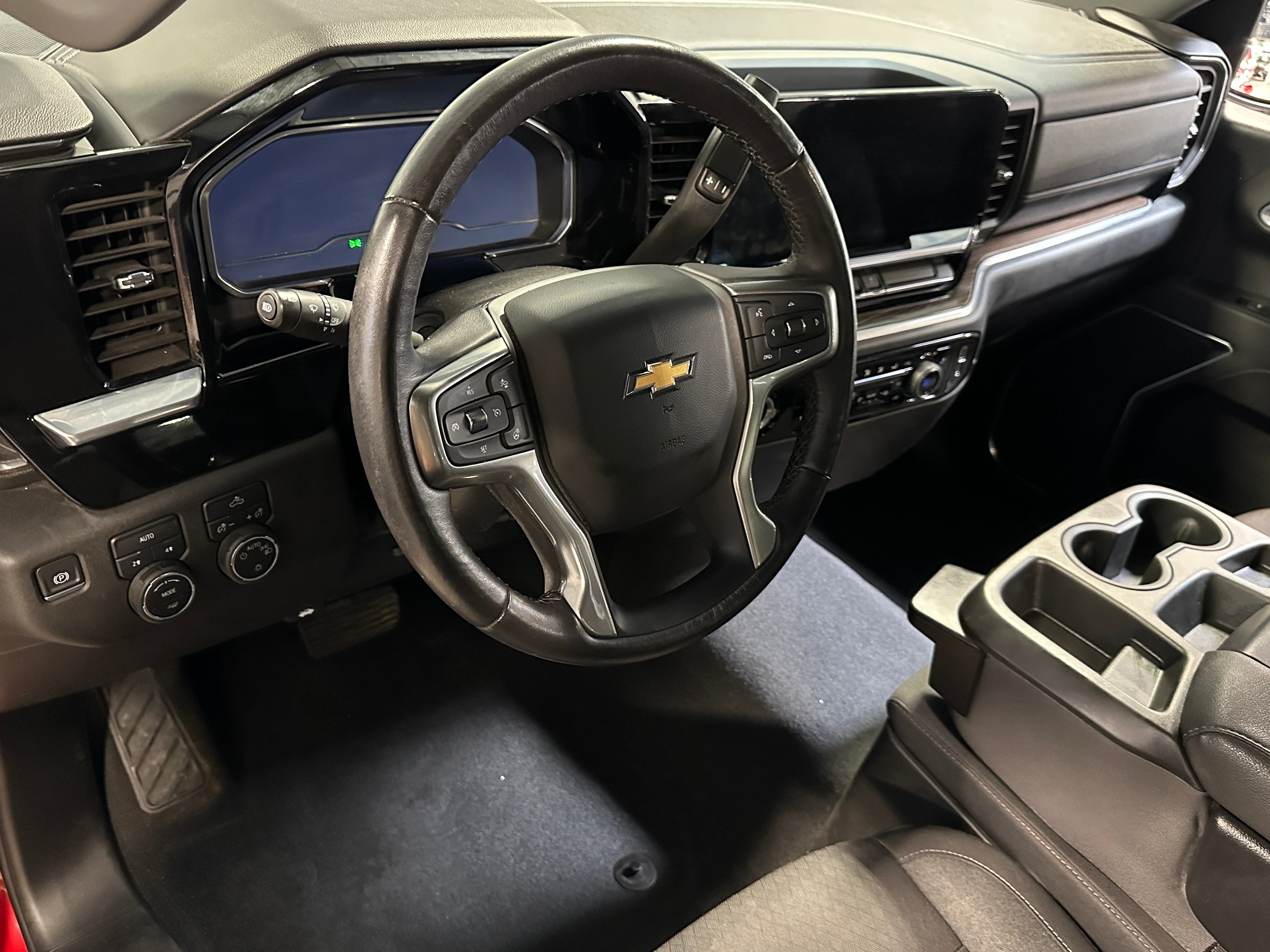 2023 Chevrolet Silverado 1500 LT 3