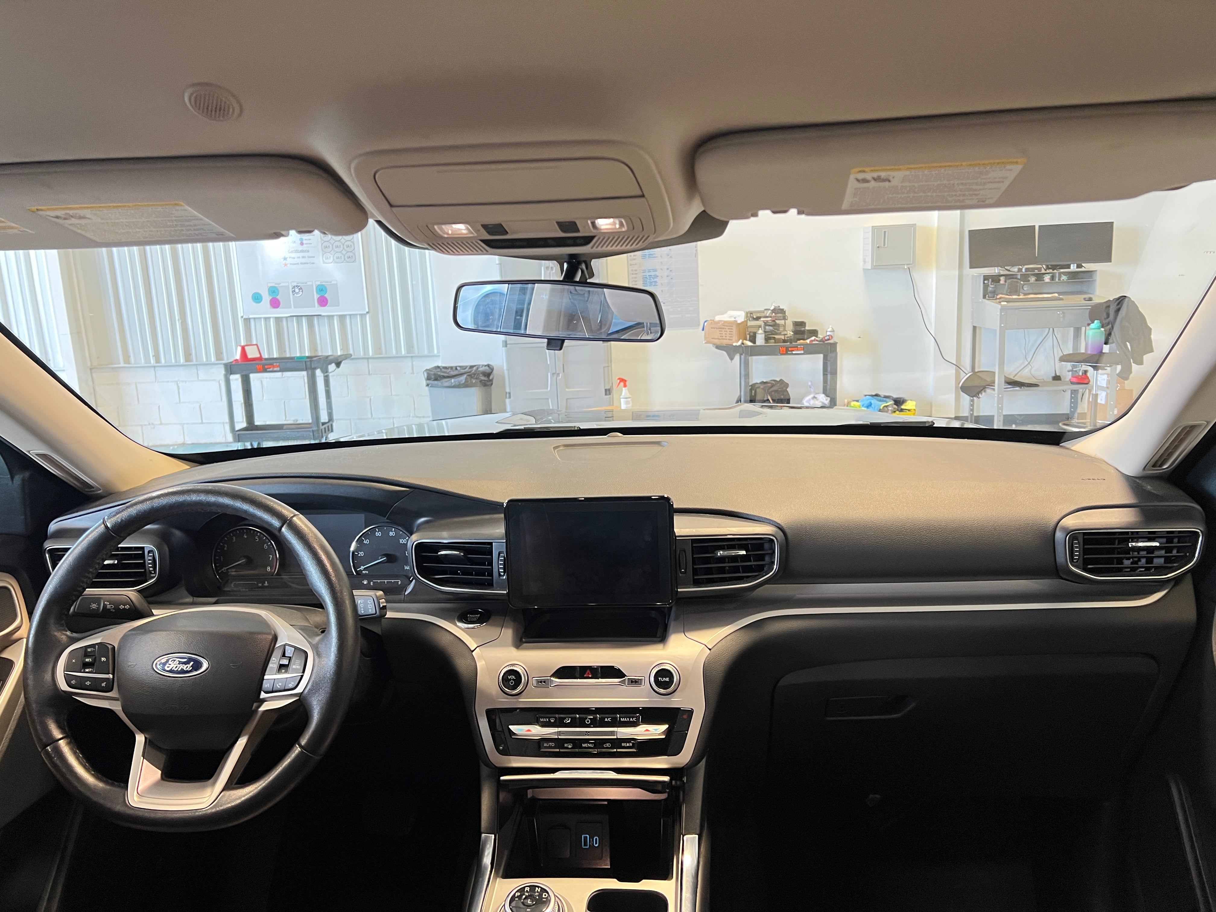 2023 Ford Explorer XLT 2