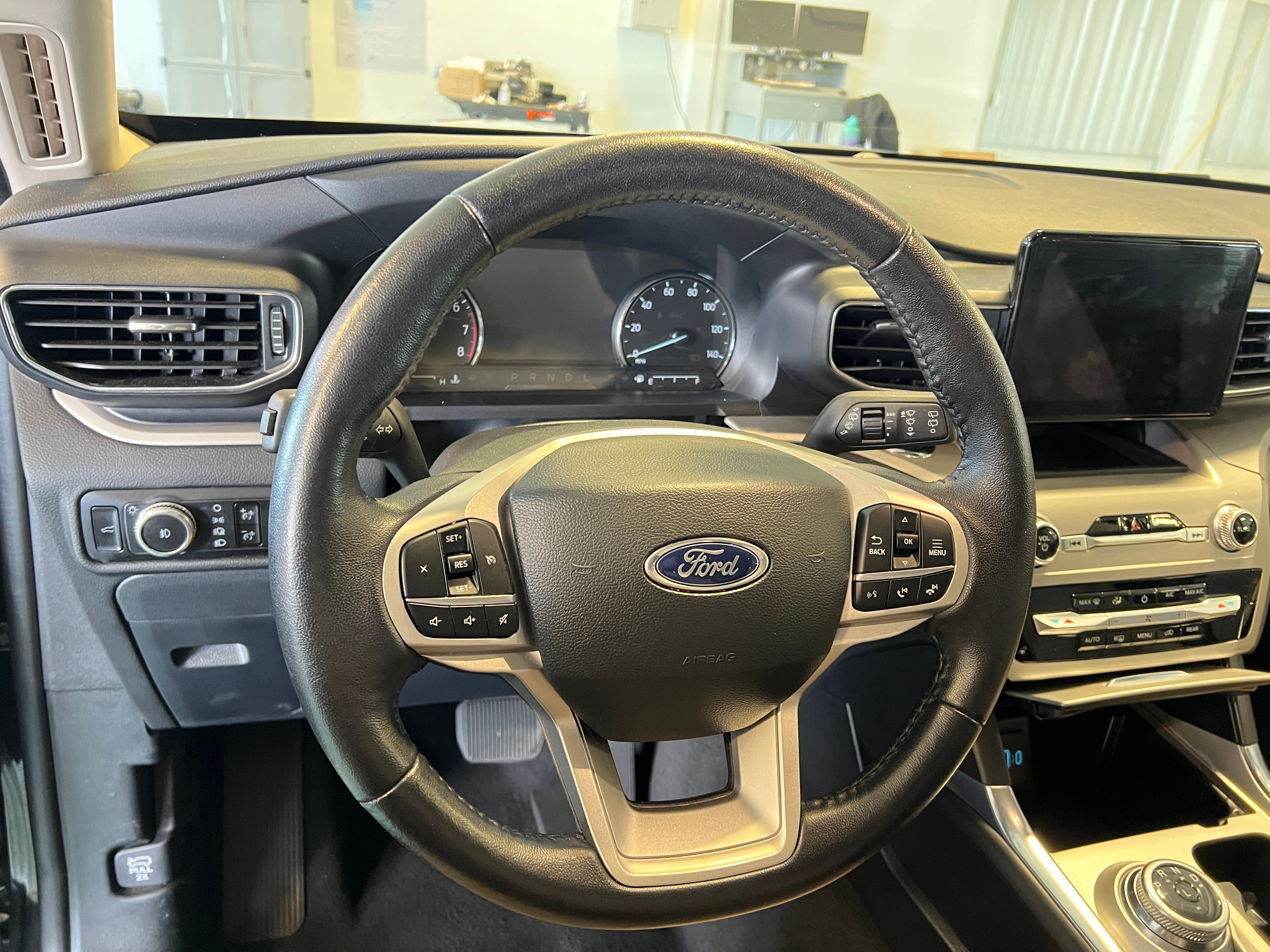 2023 Ford Explorer XLT 4