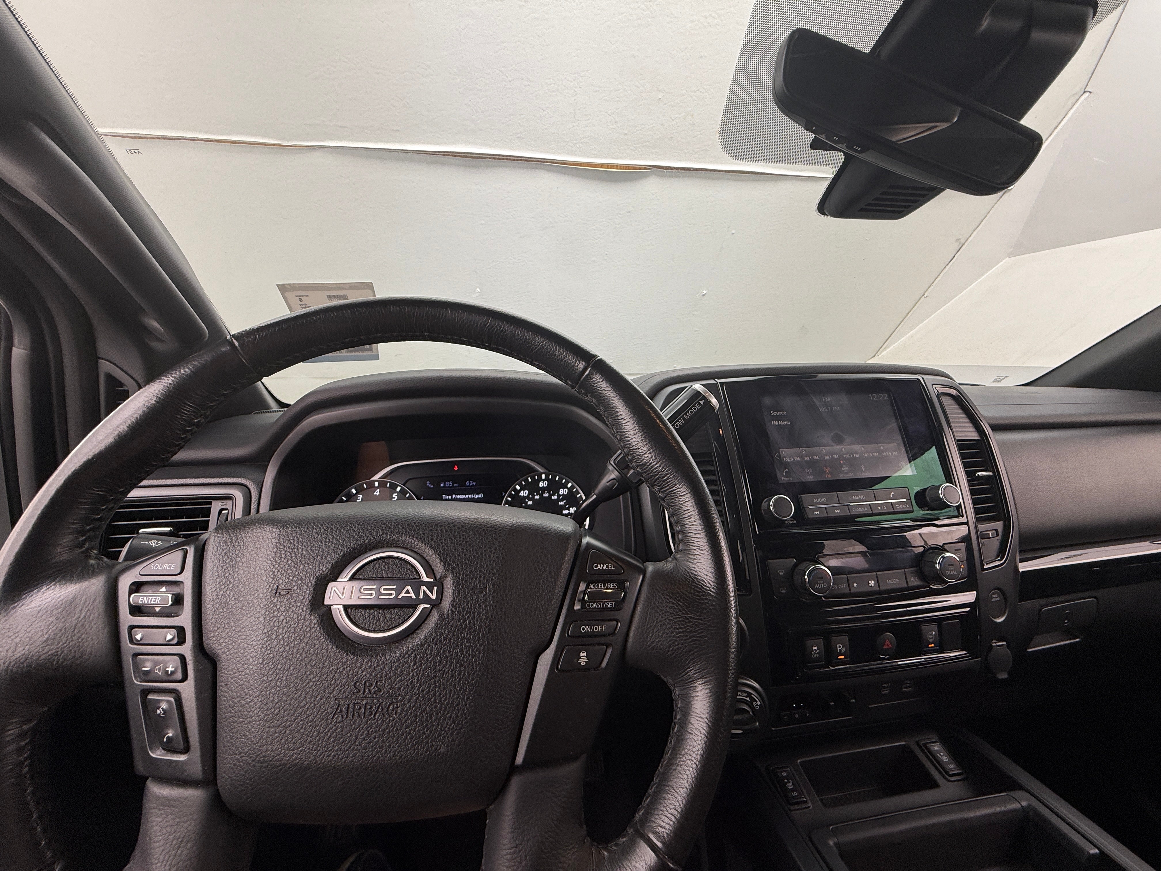 2023 Nissan Titan SV 3