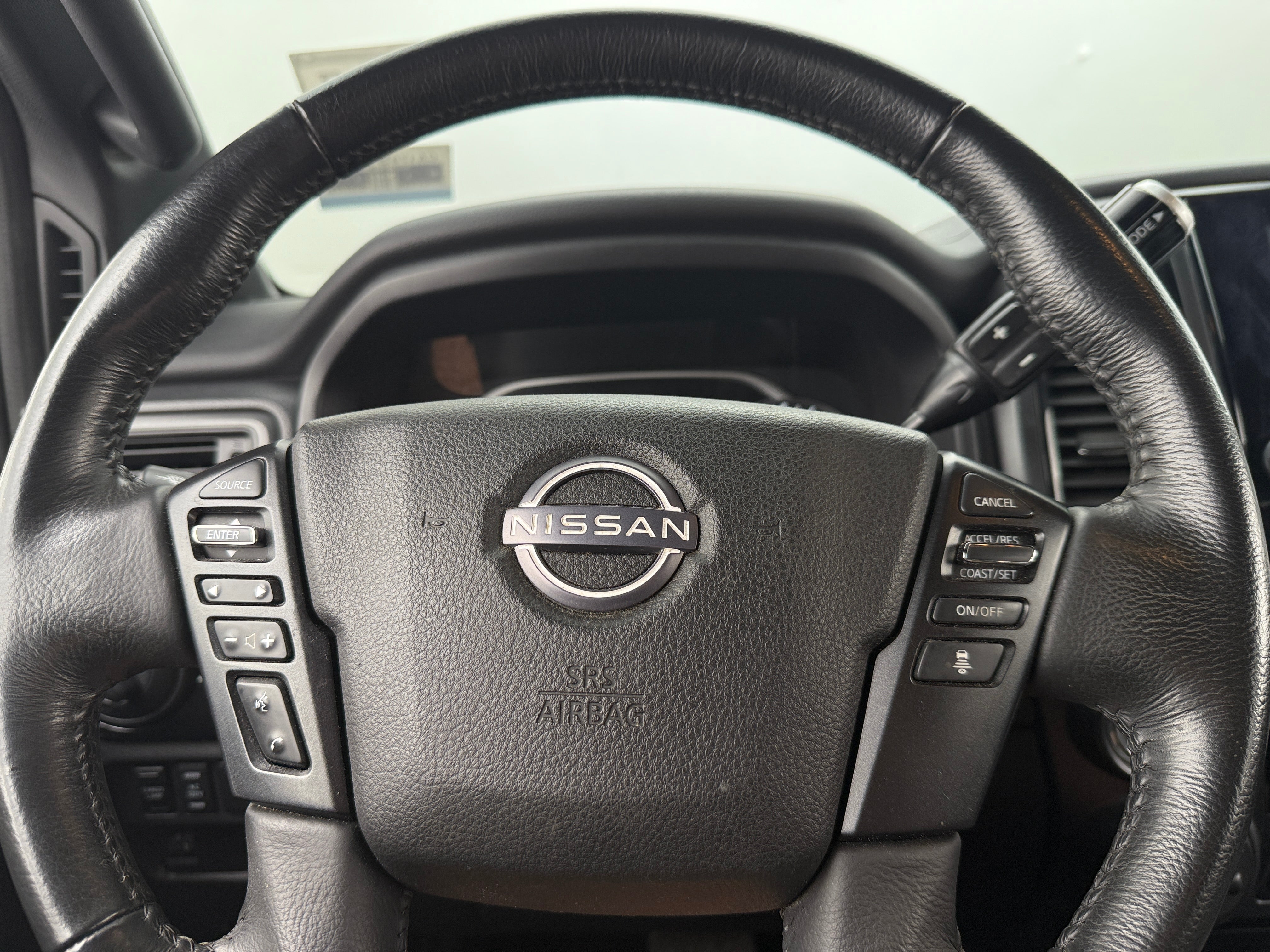 2023 Nissan Titan SV 5