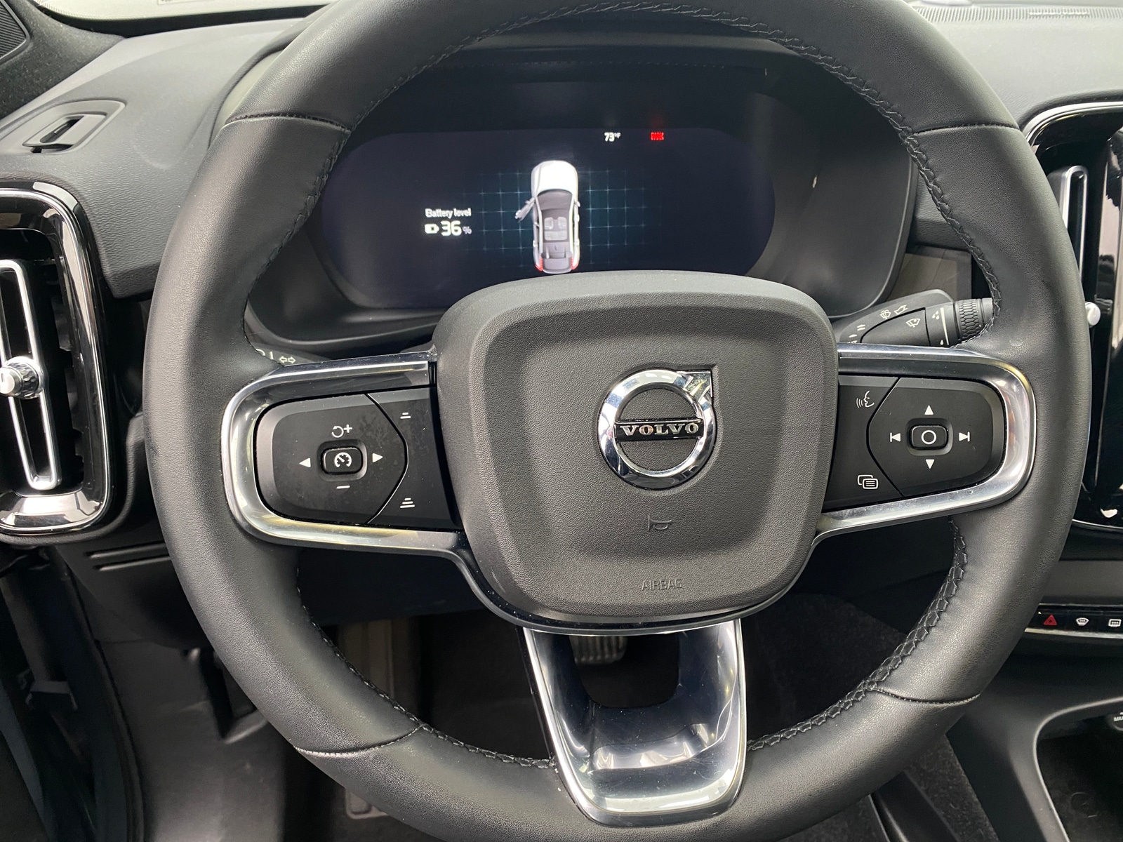 Thumbnail: 2023 Volvo C40 - 4