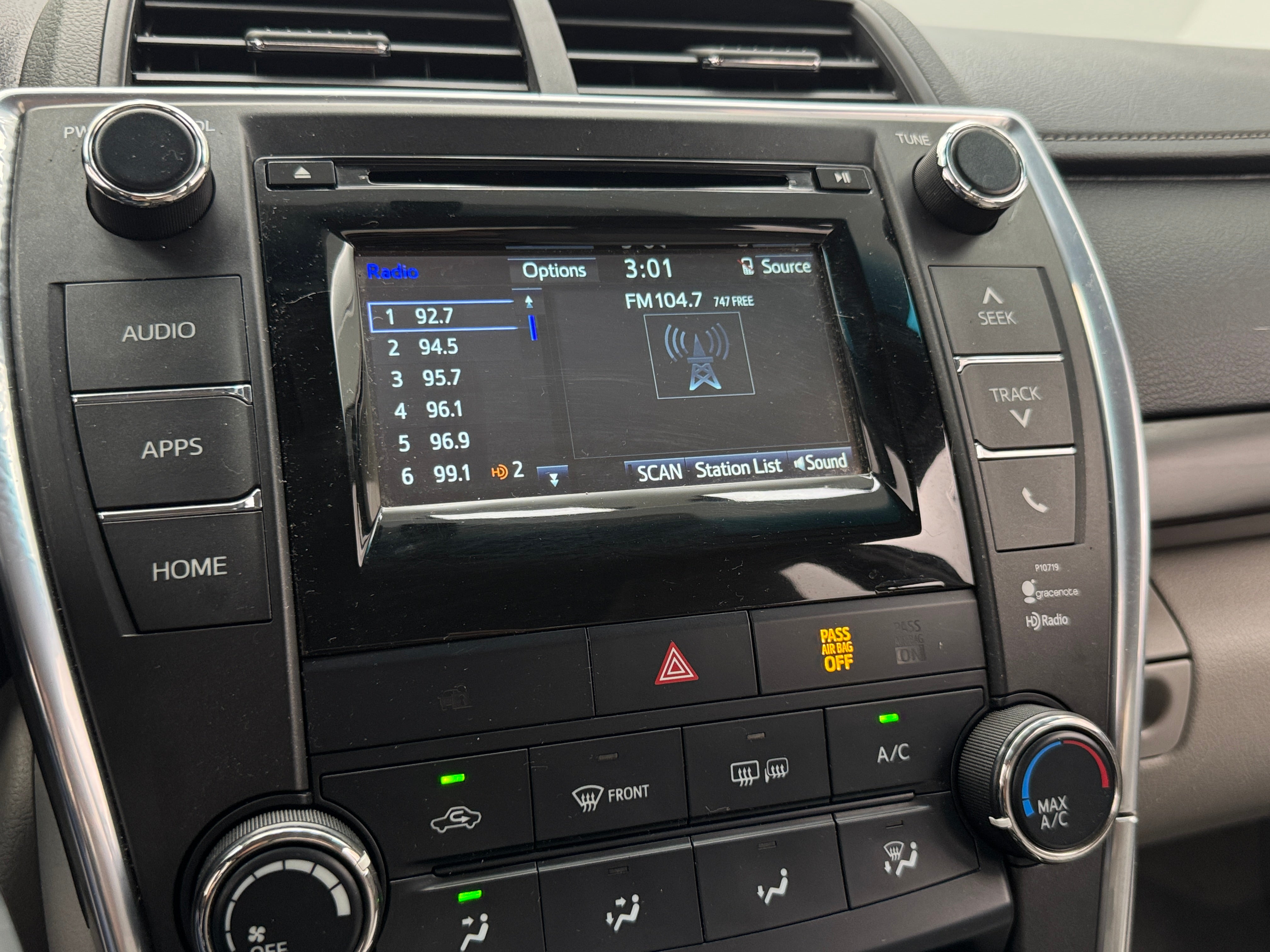2015 Toyota Camry LE 4