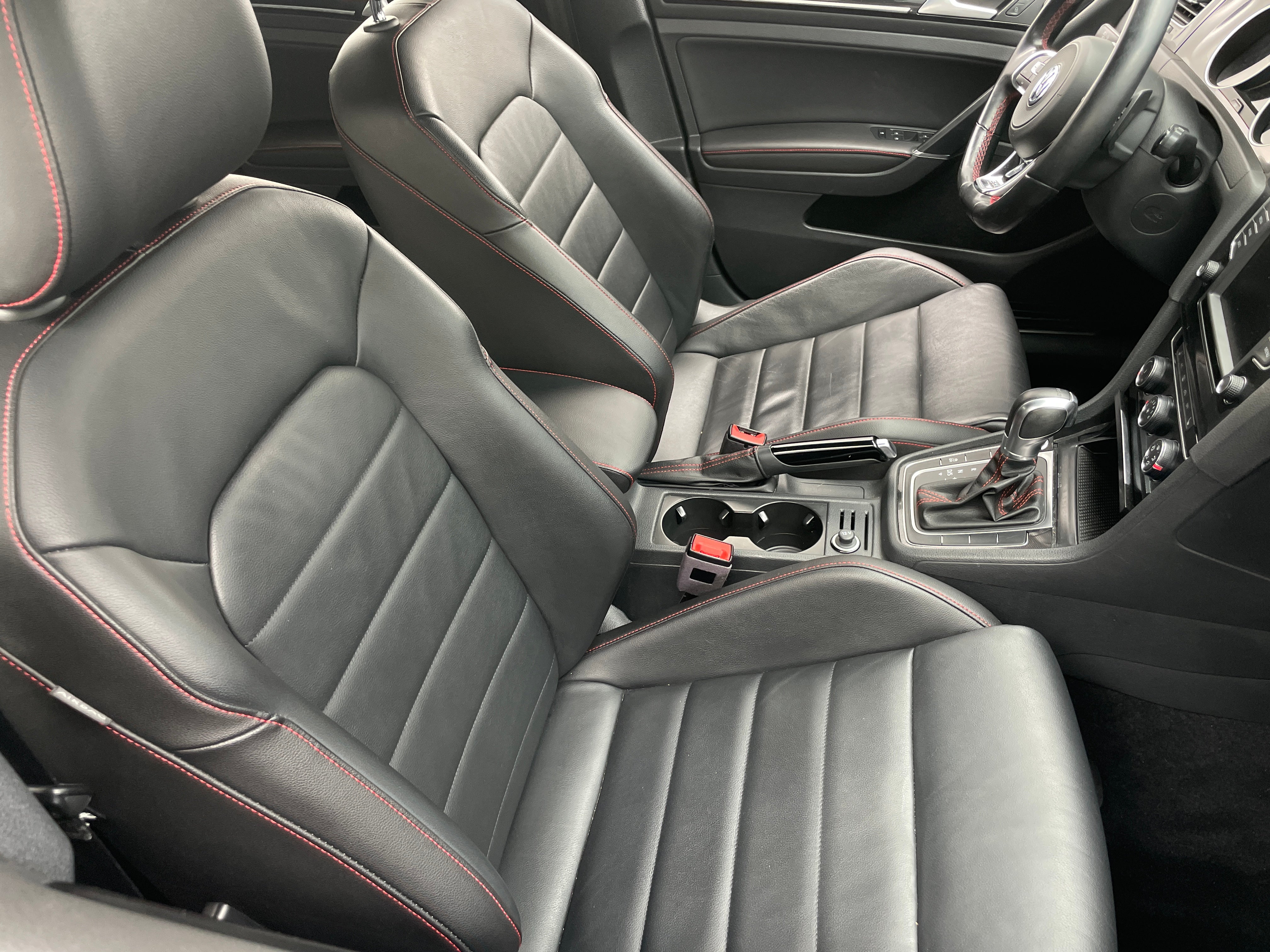 2017 Volkswagen Golf GTI SE 2