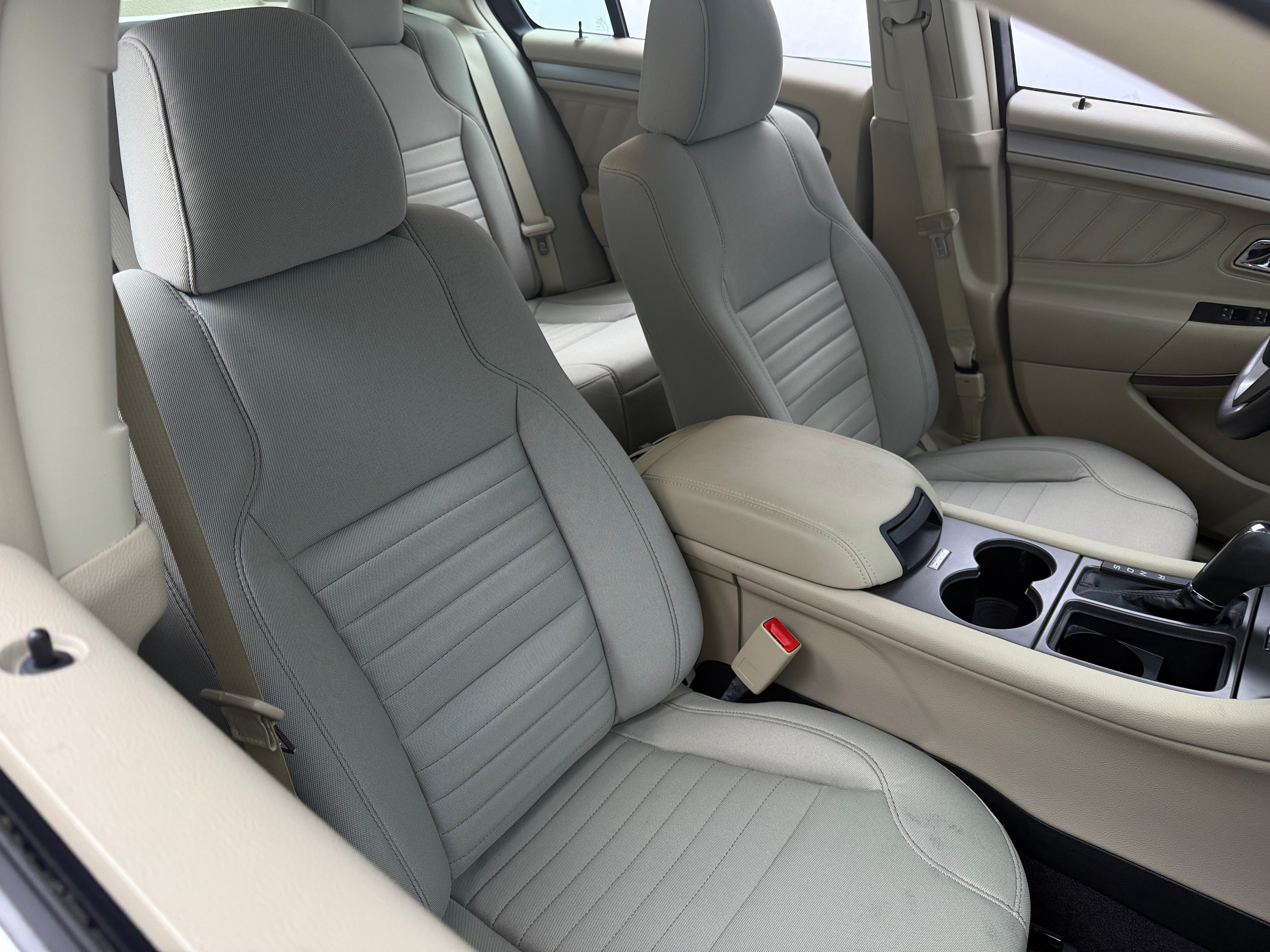 2018 Ford Taurus SE 2