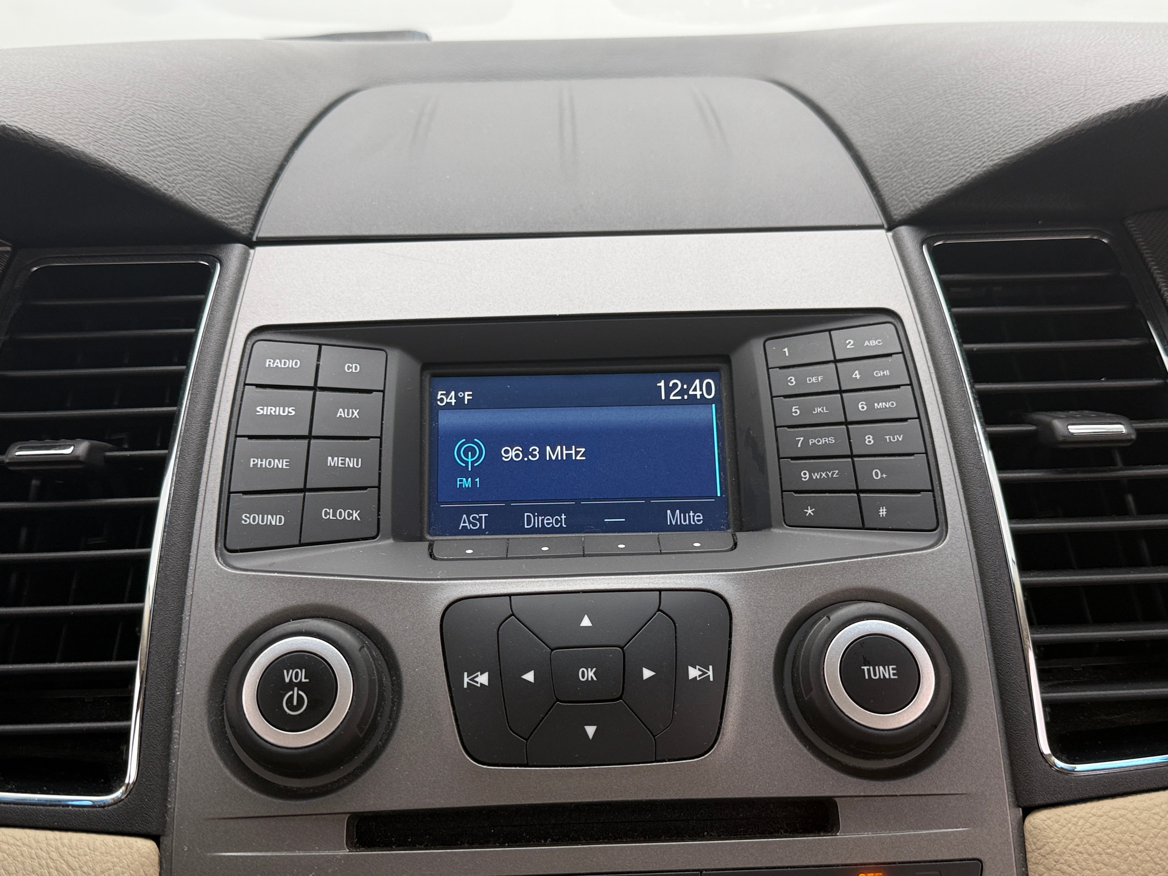 2018 Ford Taurus SE 4