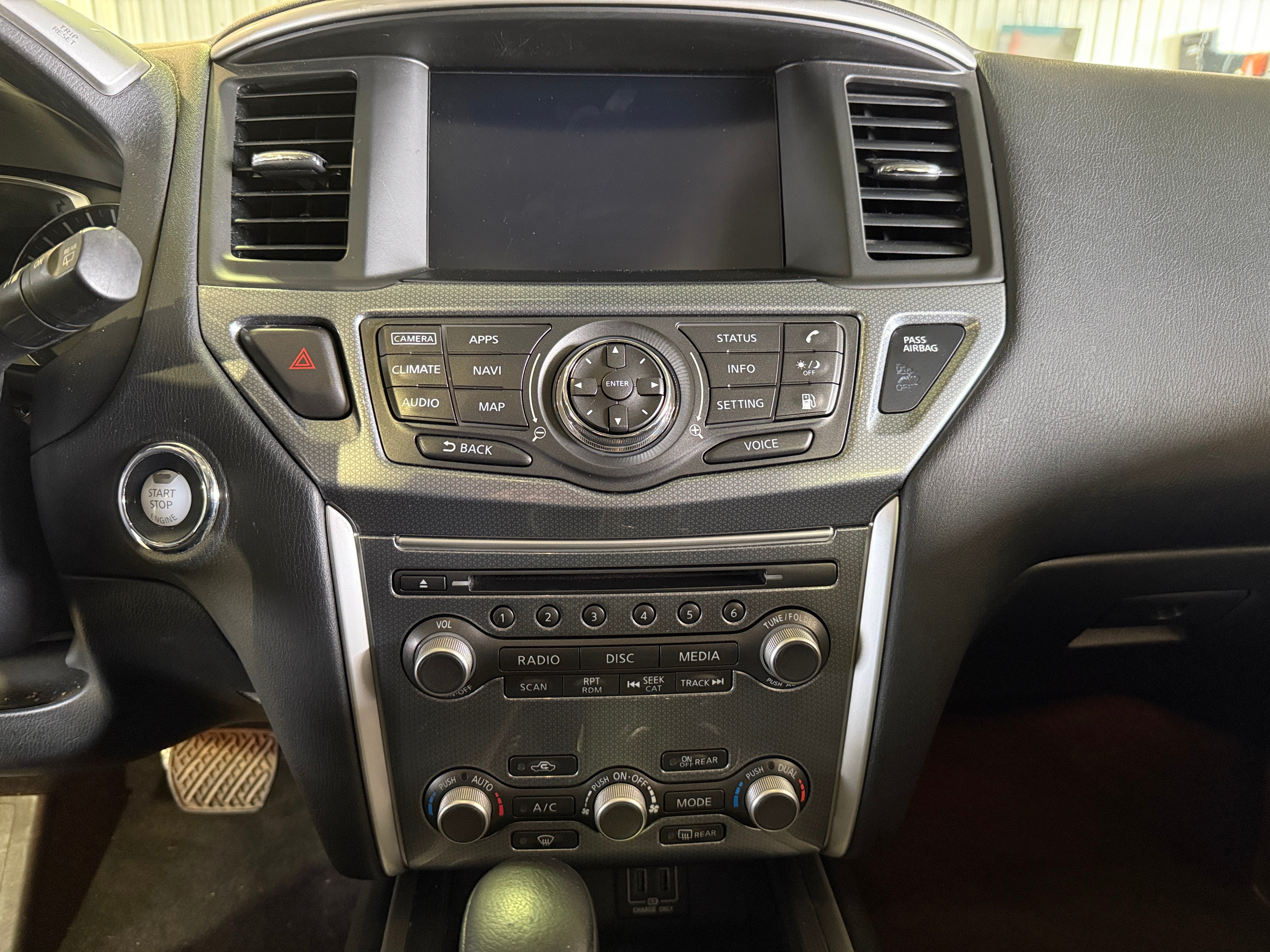 2018 Nissan Pathfinder SL 3