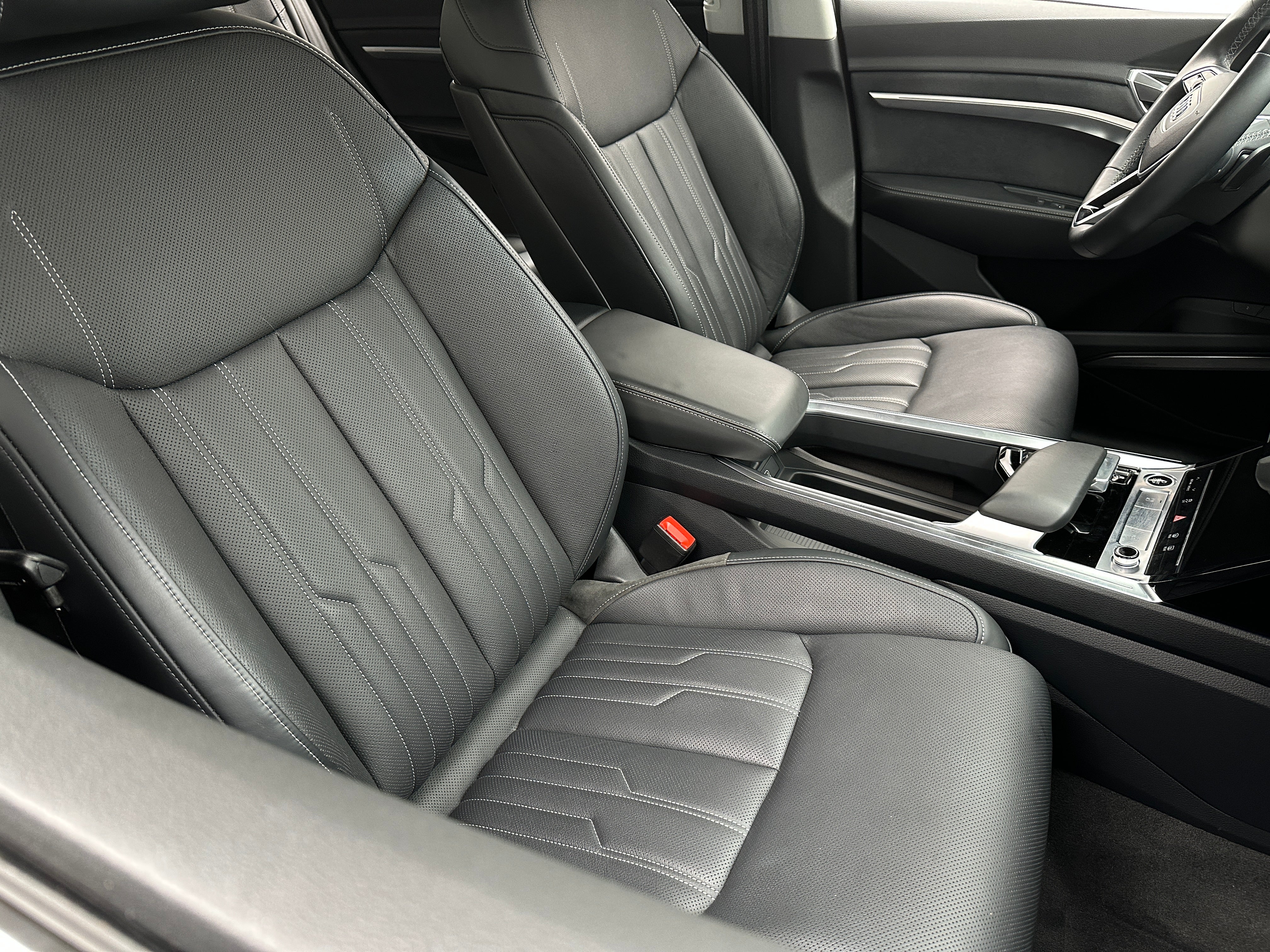 2022 Audi e-tron S Prestige 2
