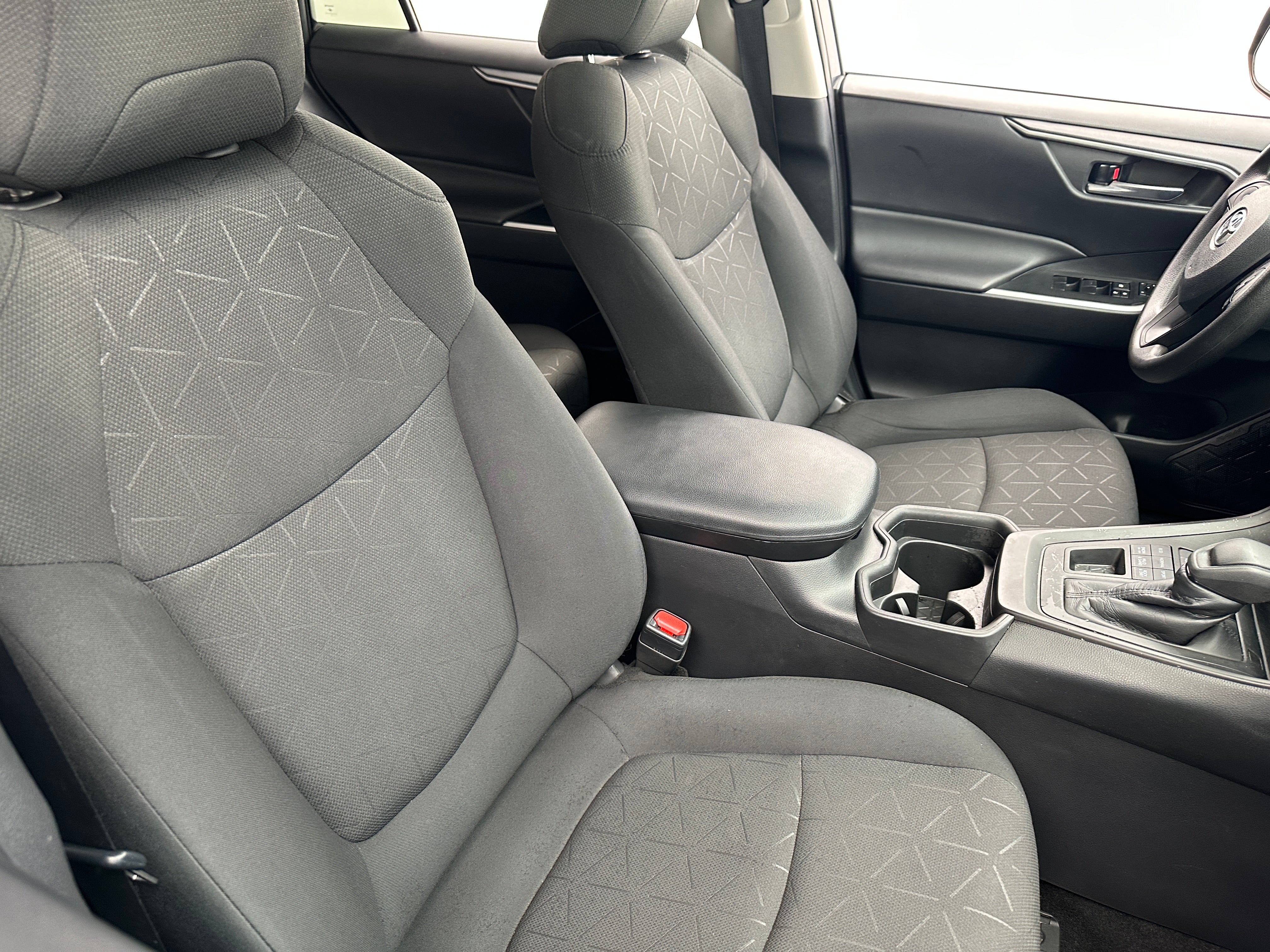 2021 Toyota RAV4 XLE 2