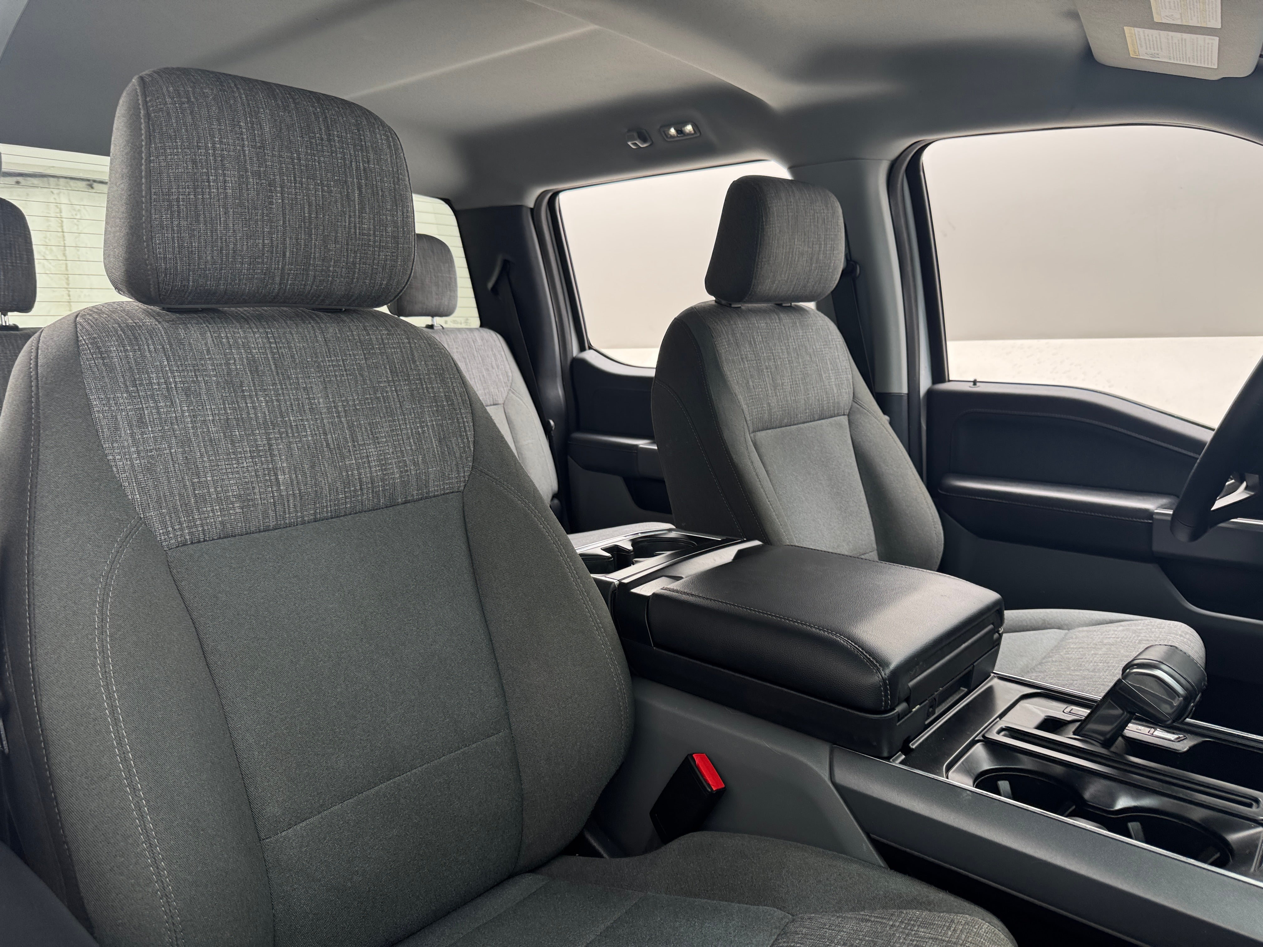 2022 Ford F-150 Lightning XLT 2