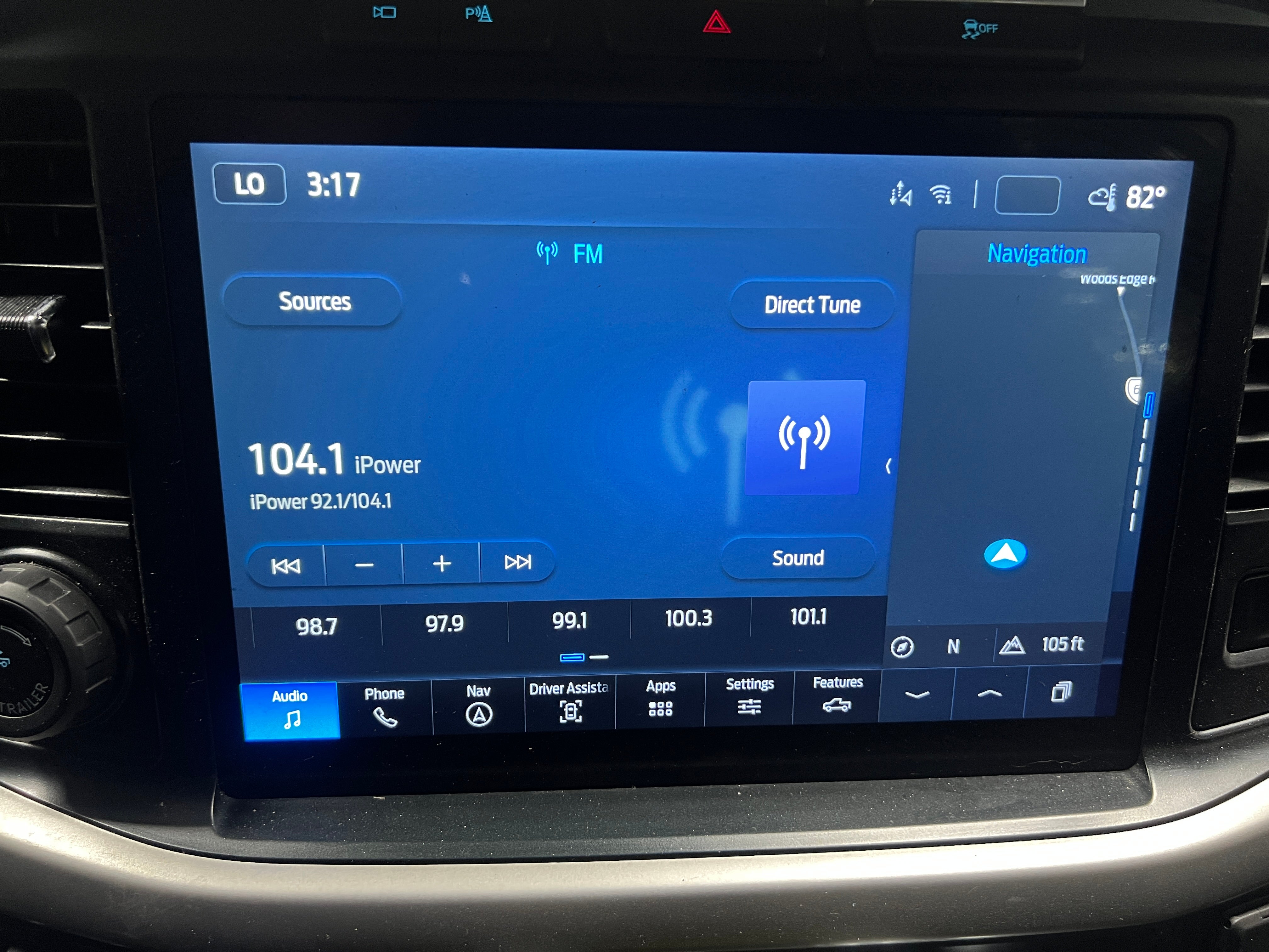 2022 Ford F-150 Lightning XLT 4