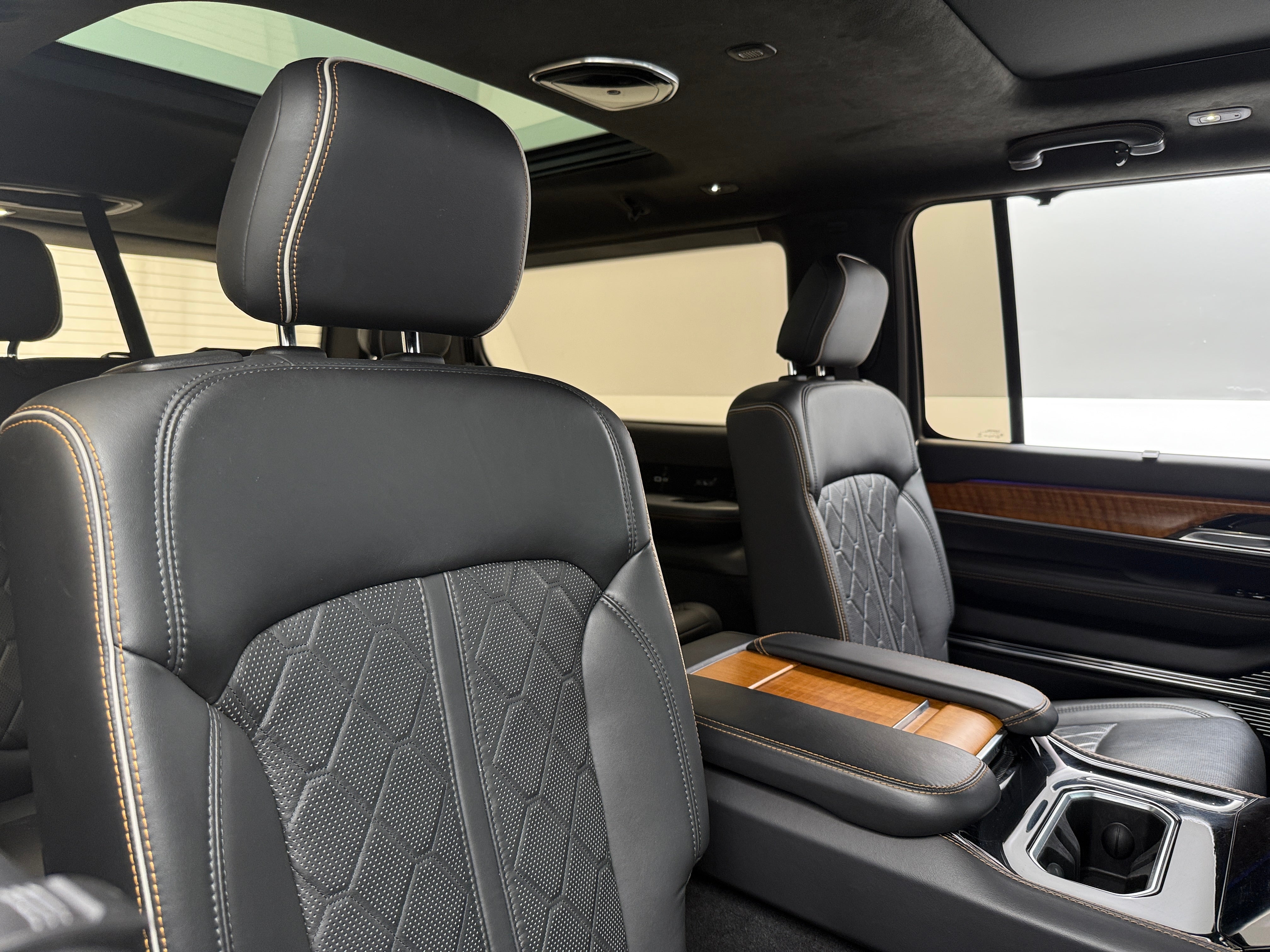 2022 Jeep Grand Wagoneer Series III 5