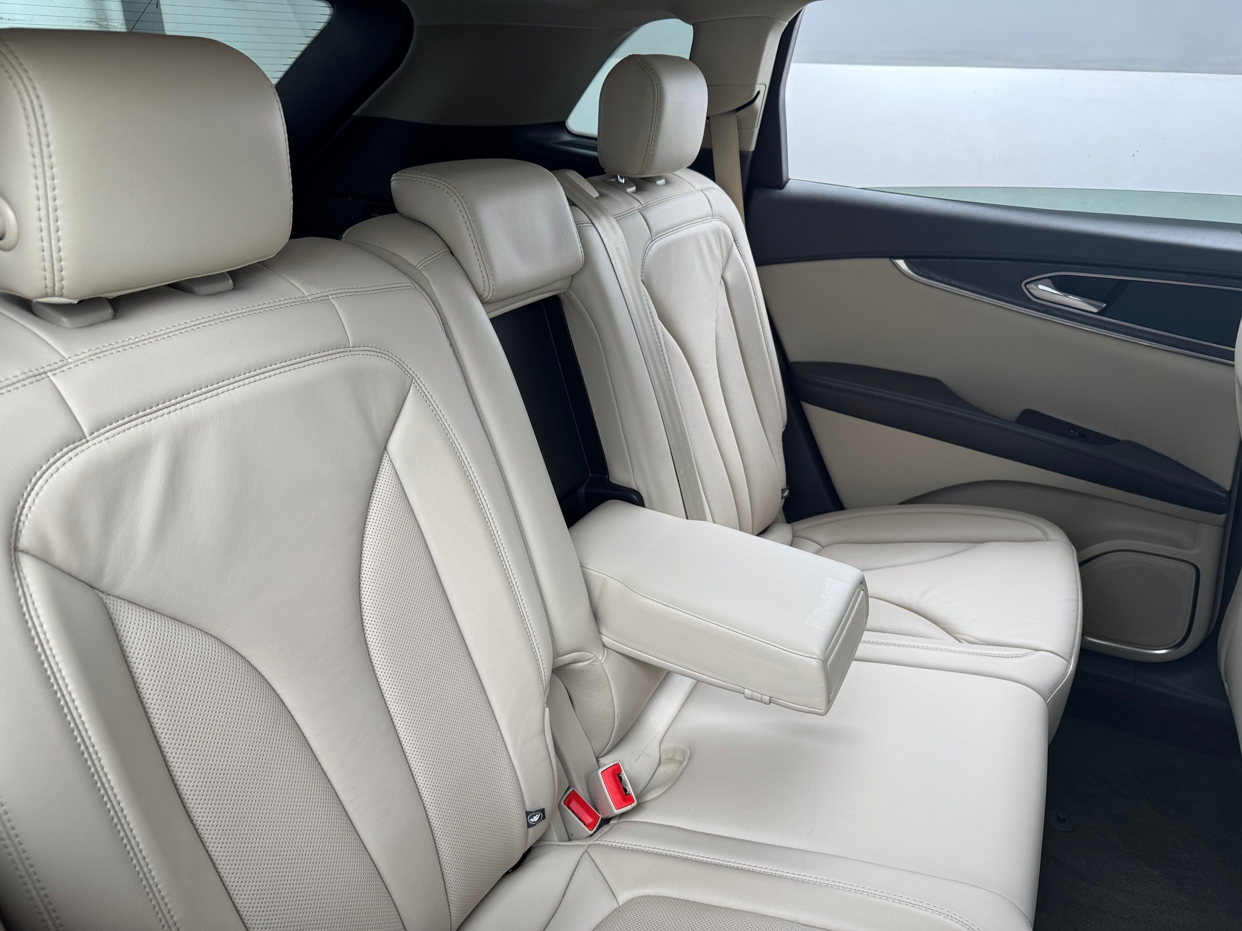 2019 Lincoln Nautilus Select 5