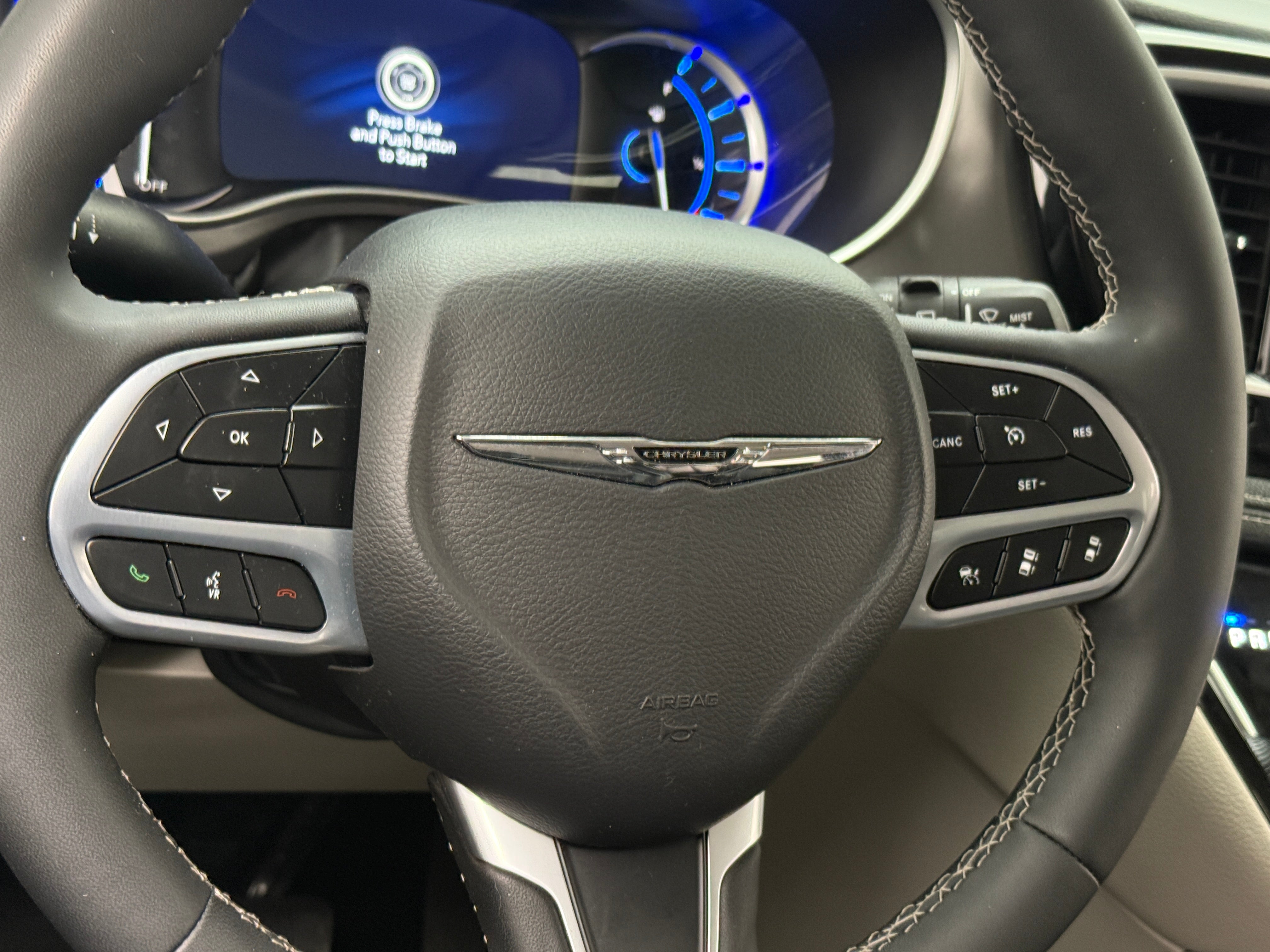 2023 Chrysler Pacifica Hybrid Touring L 4