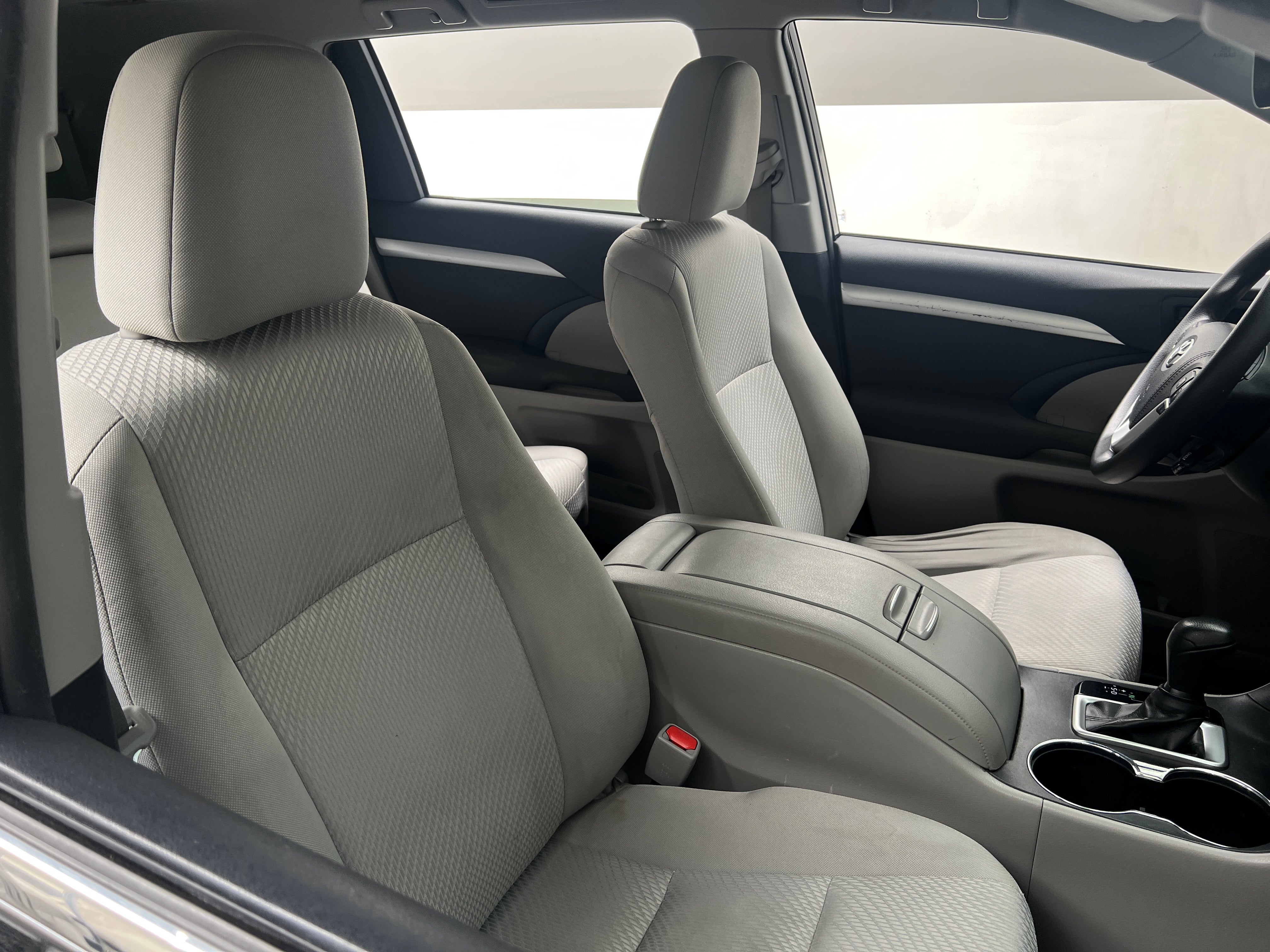 2019 Toyota Highlander LE 2