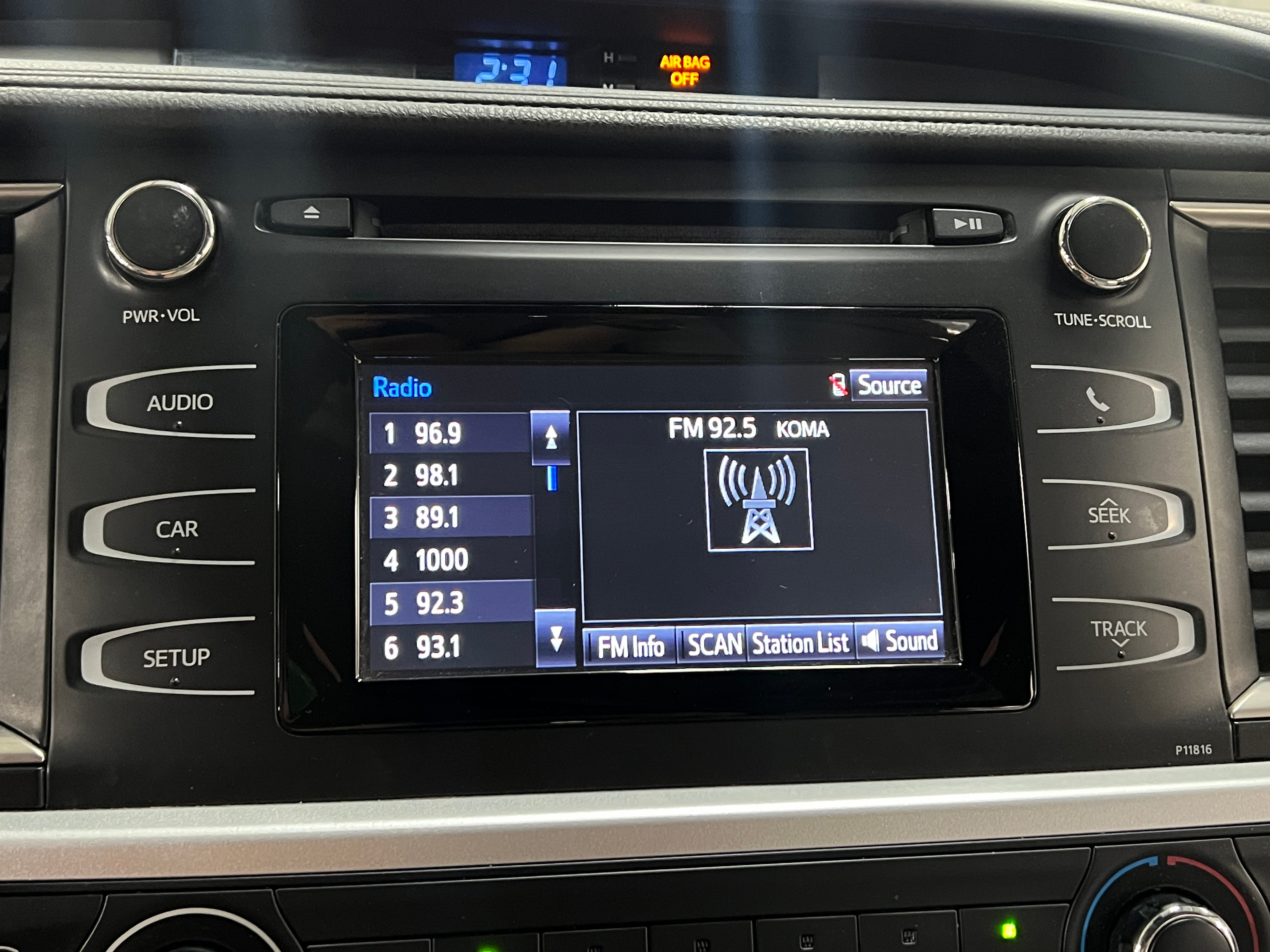 2019 Toyota Highlander LE 4