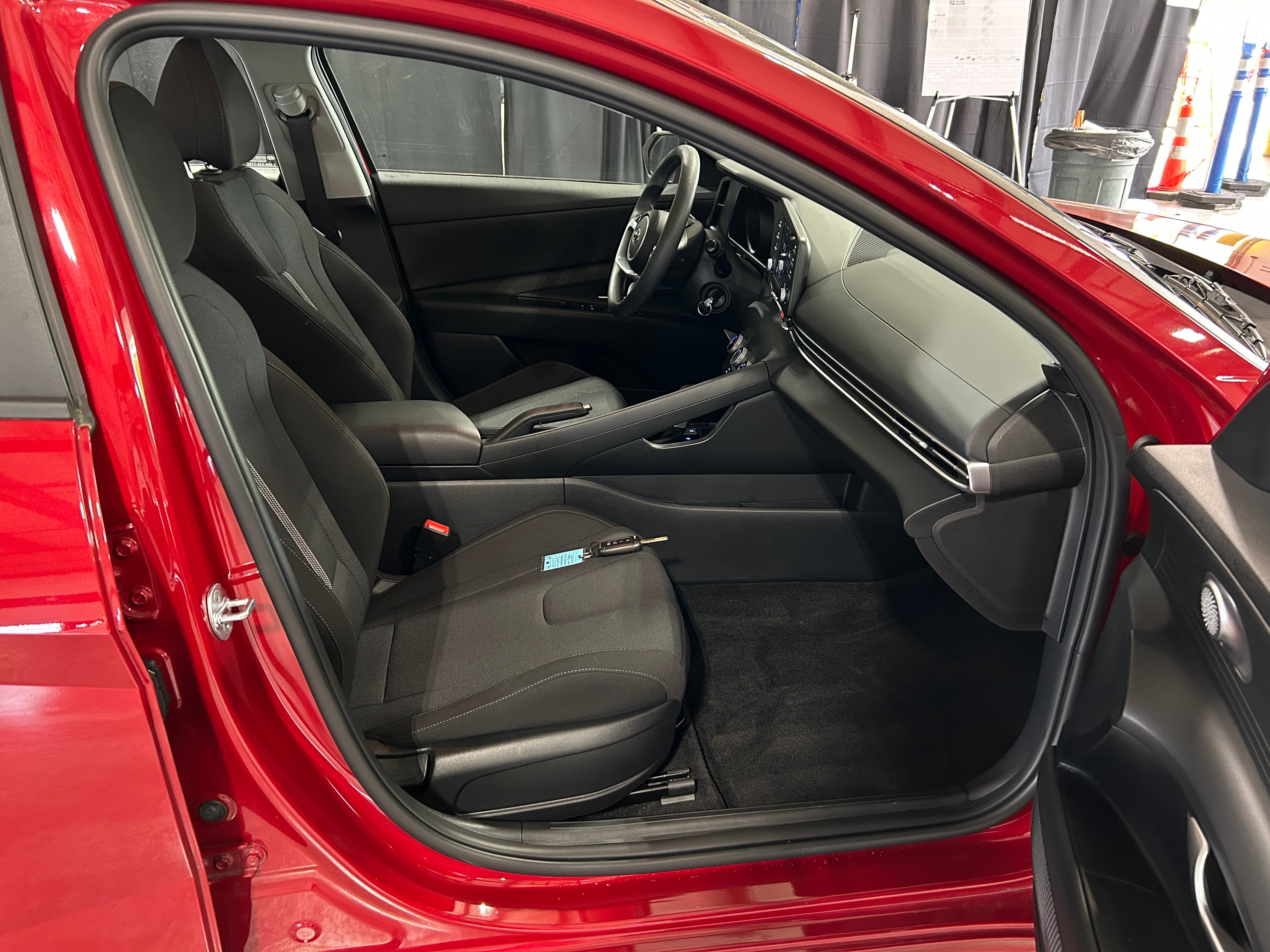 2022 Hyundai Elantra SE 2