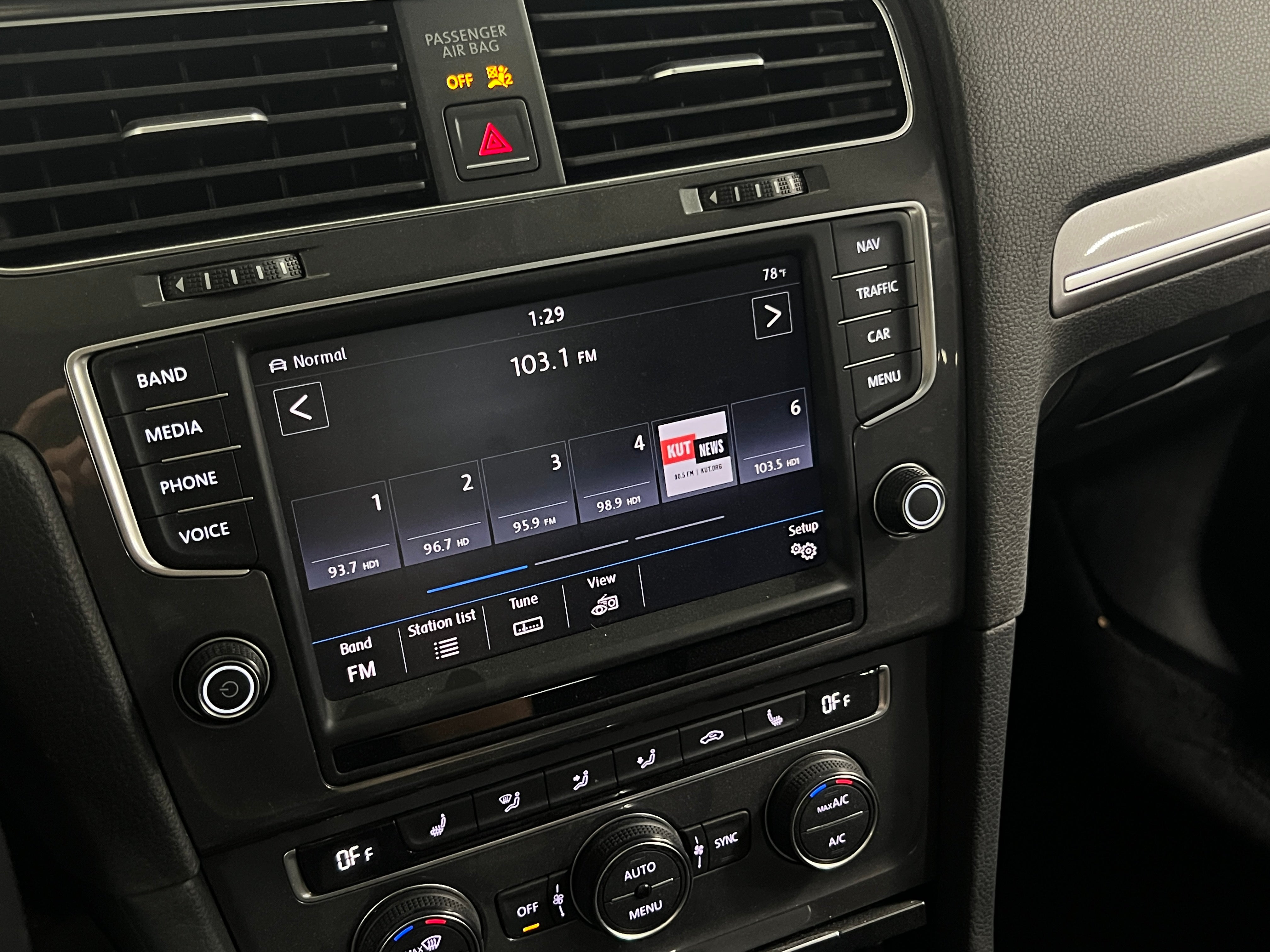 2016 Volkswagen e-Golf SEL Premium 3