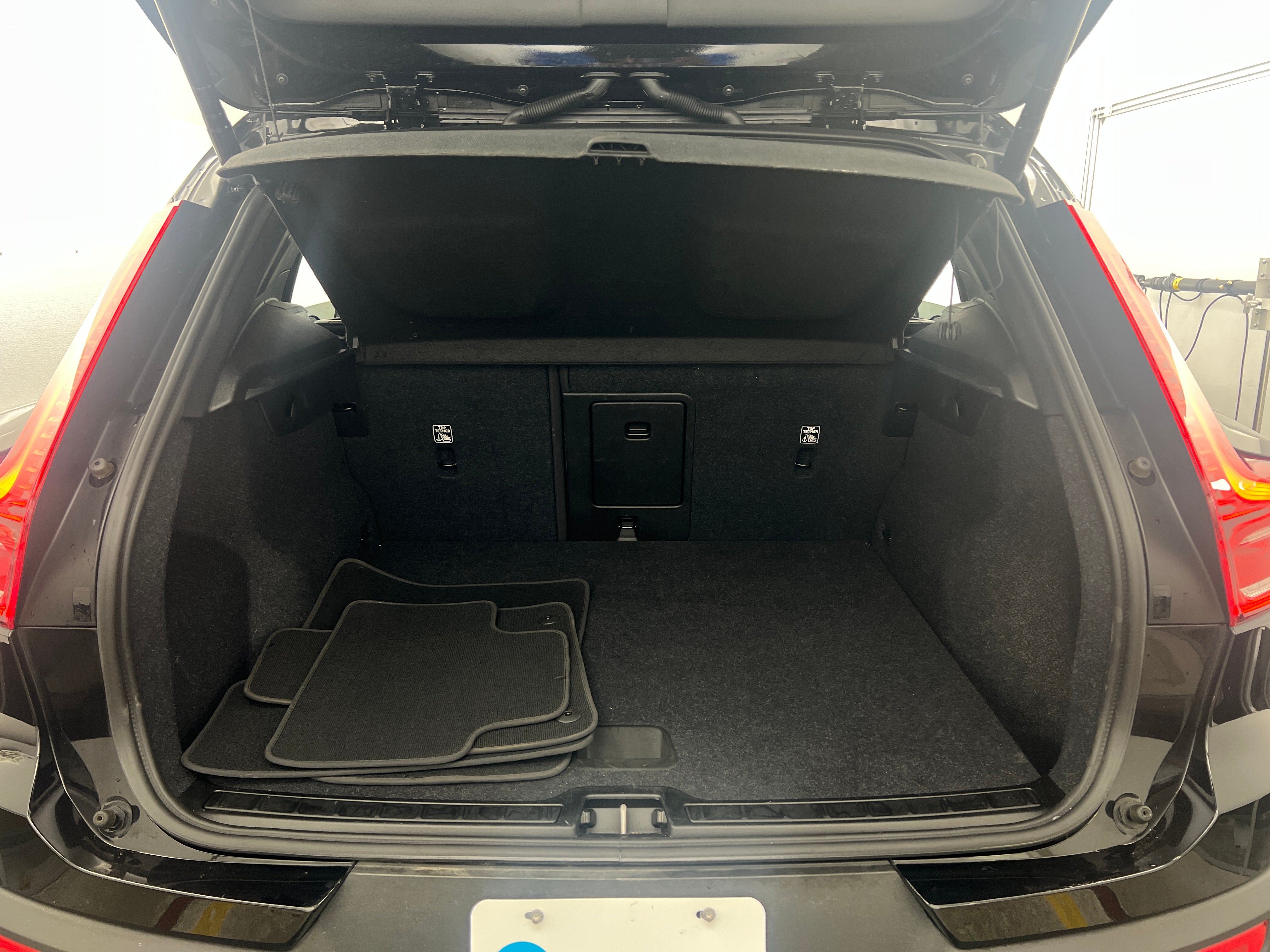 2024 Volvo XC40 B5 Core 7