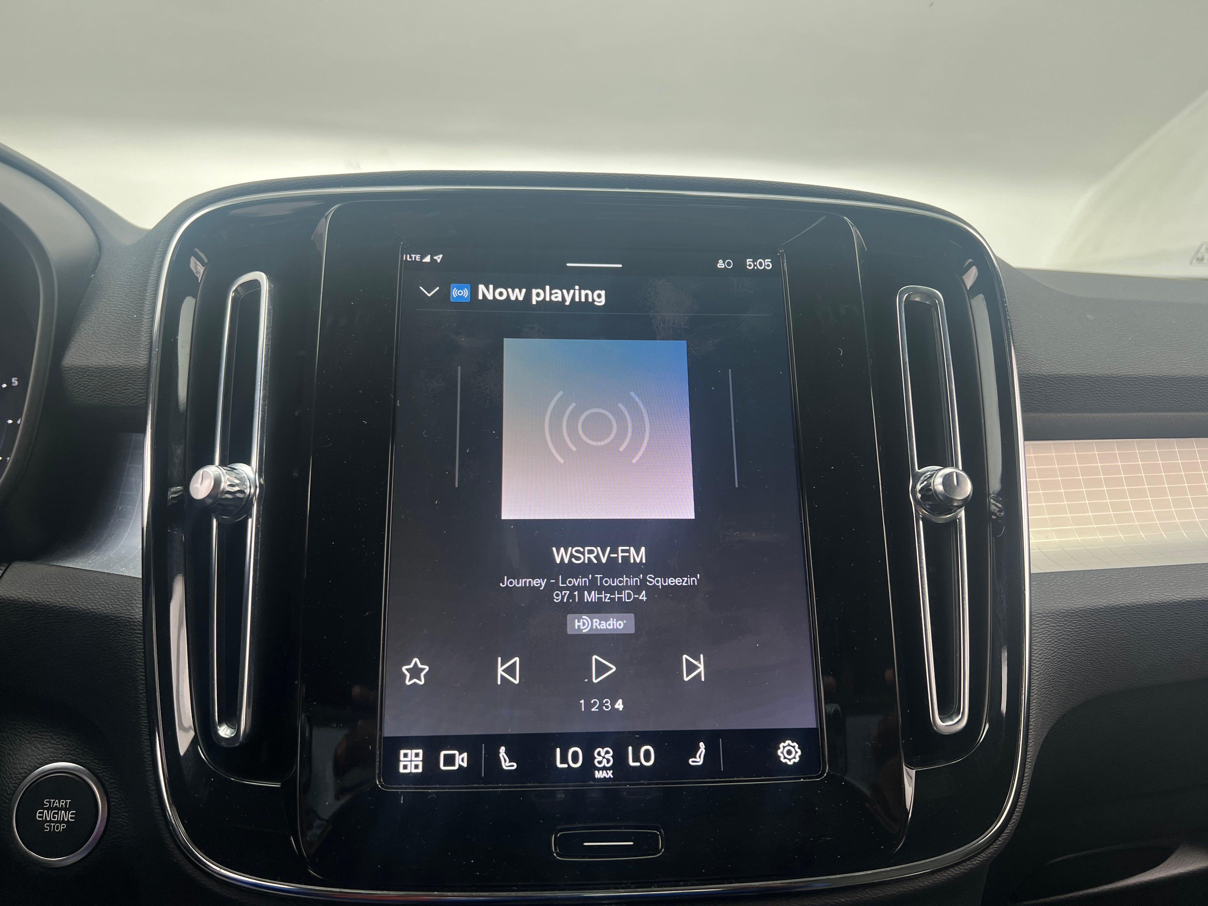 2024 Volvo XC40 B5 Core 4