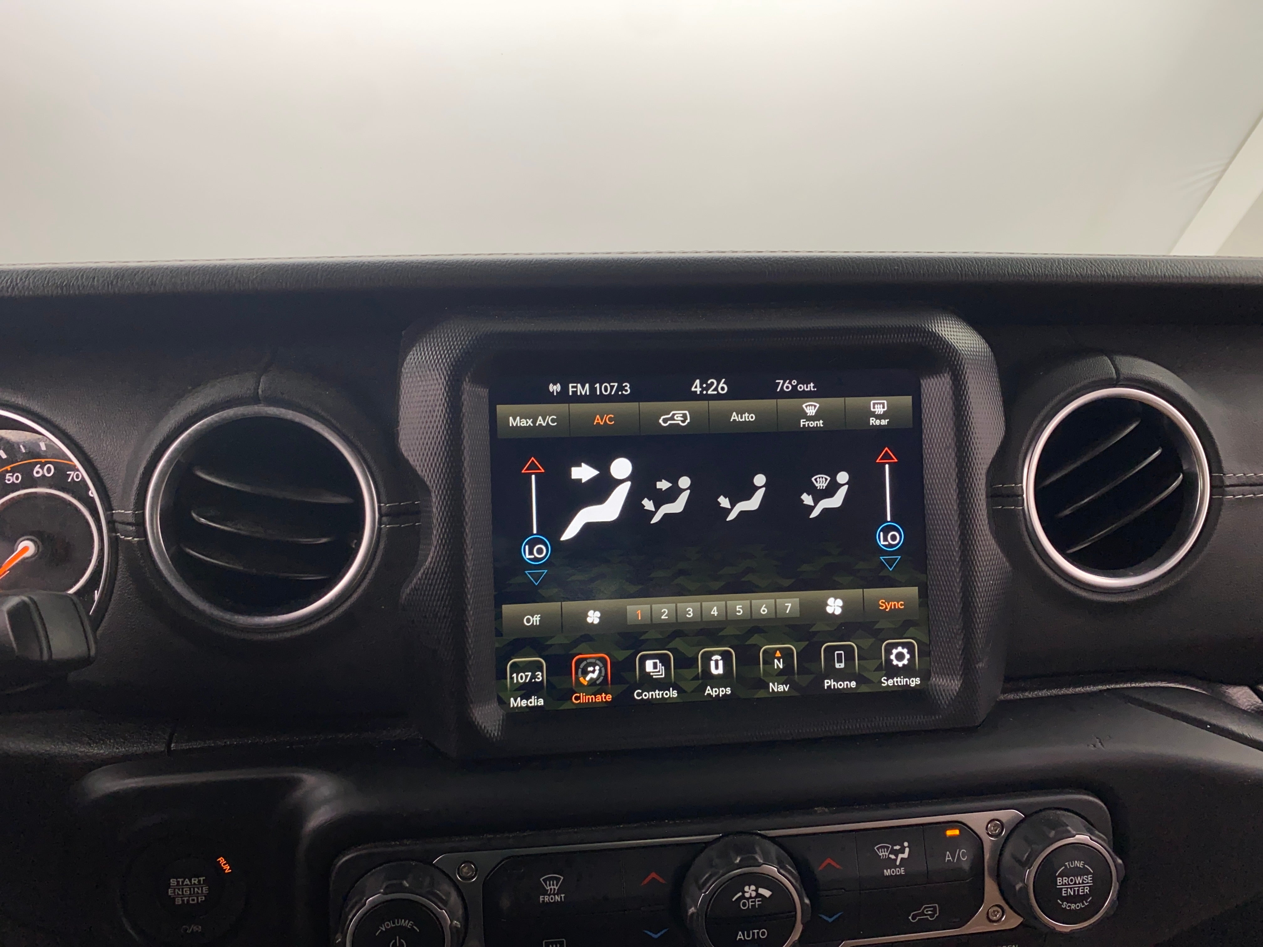 2020 Jeep Wrangler Unlimited Sahara 3