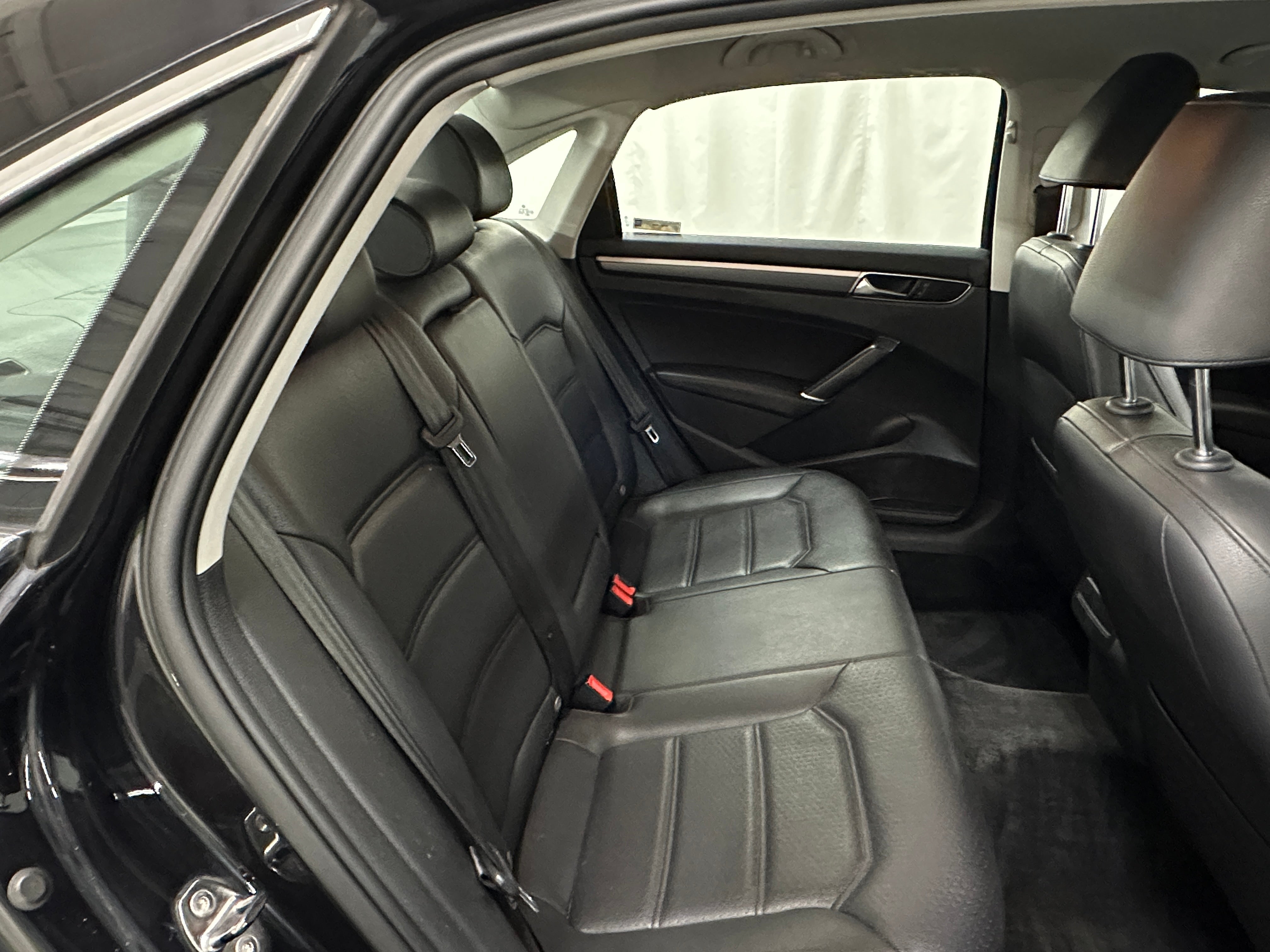 2017 Volkswagen Passat R-Line 6