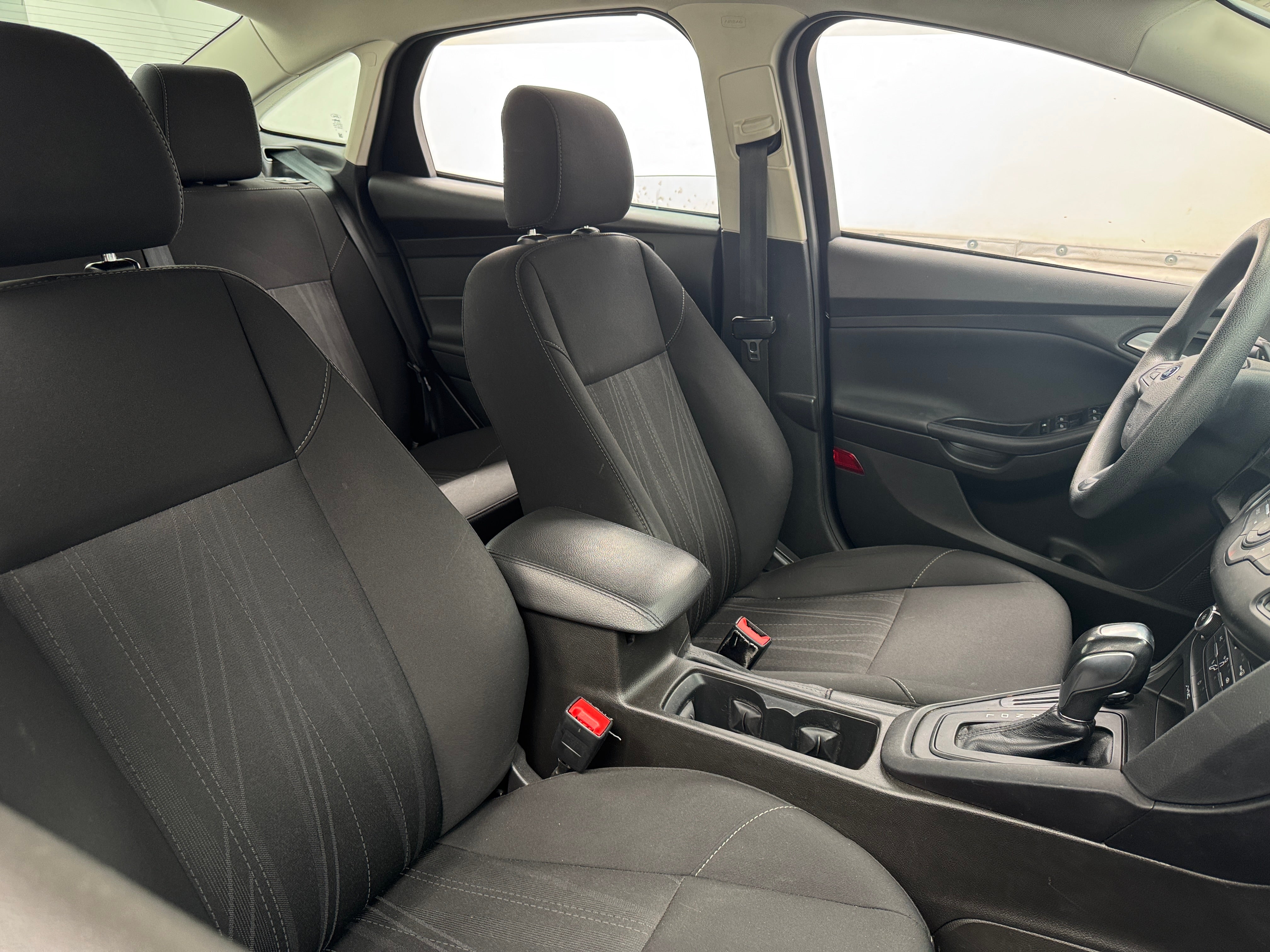 2016 Ford Focus SE 2