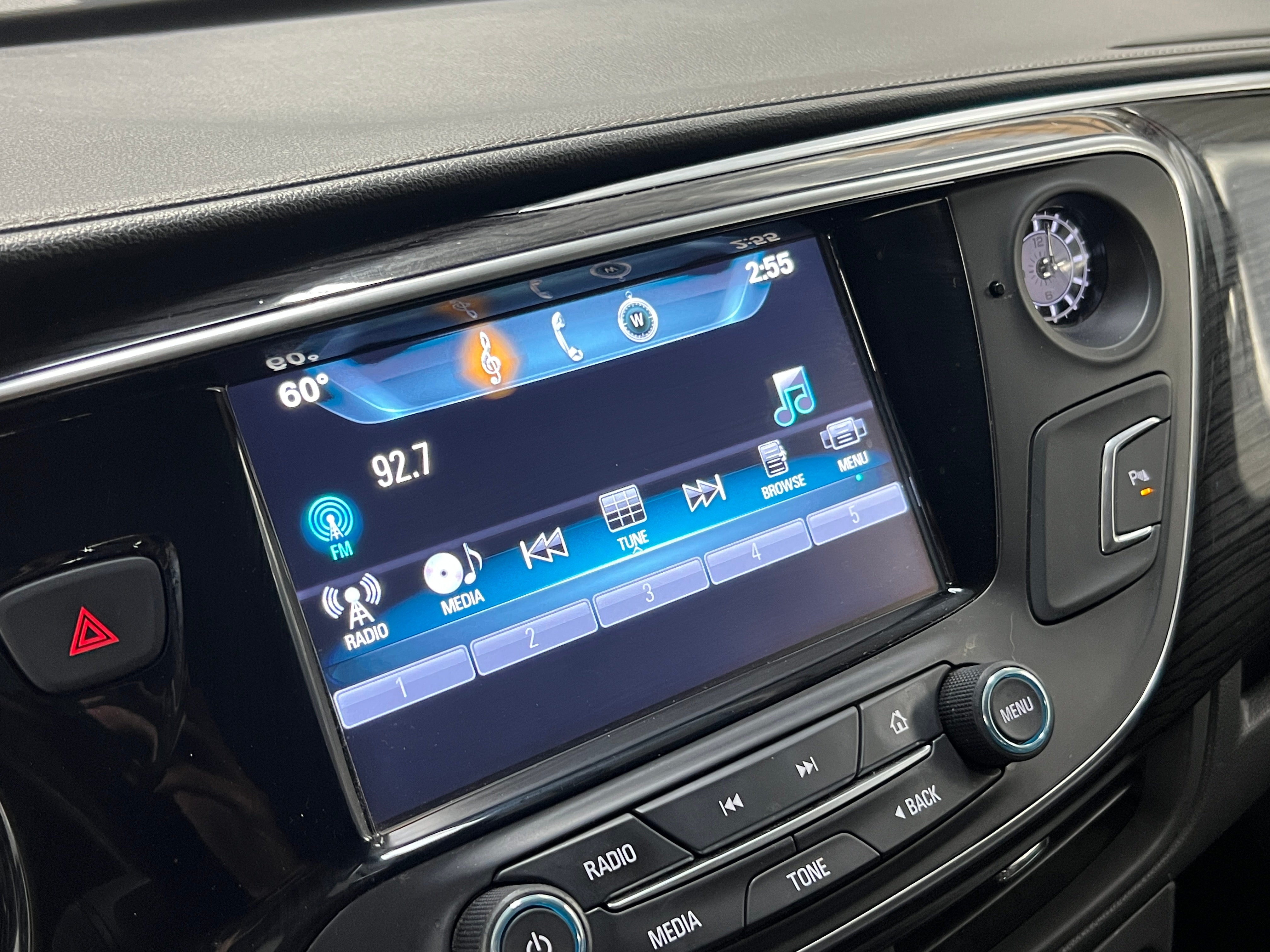 2017 Buick Envision Essence 3