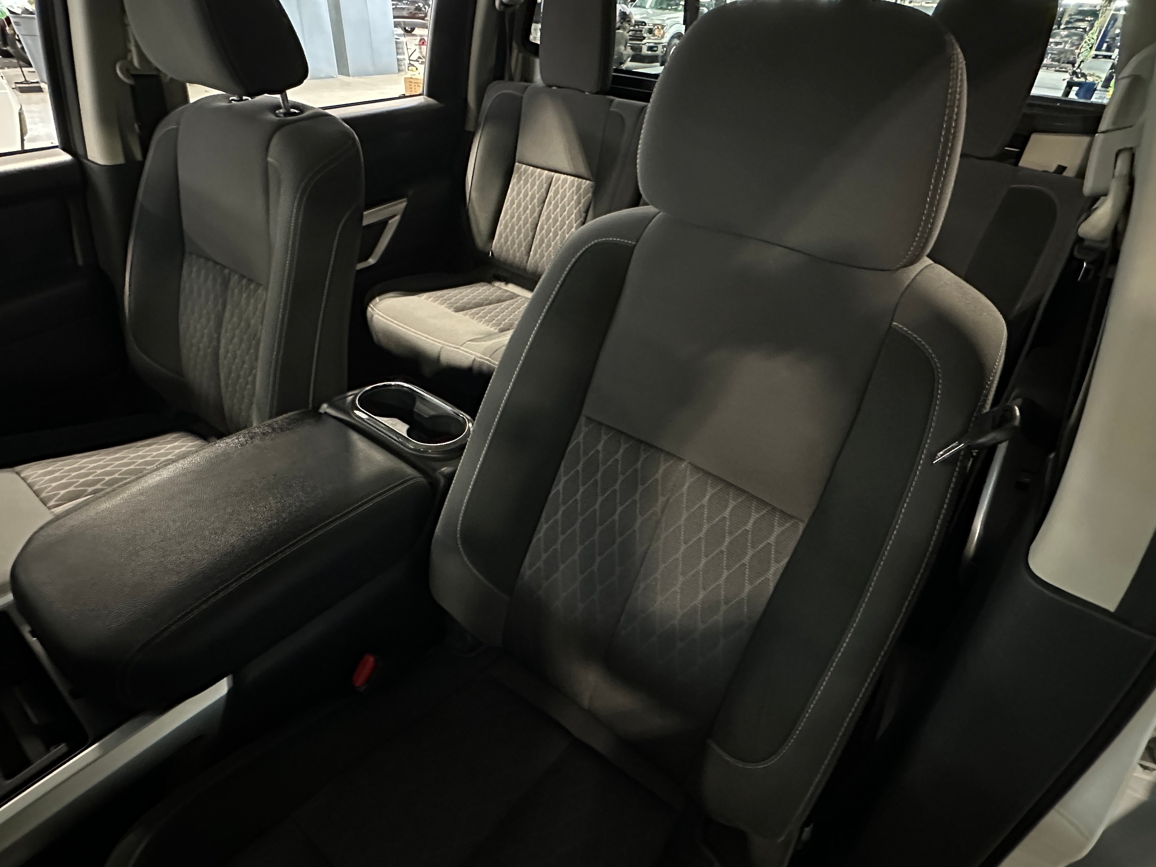 2023 Nissan Titan SV 2