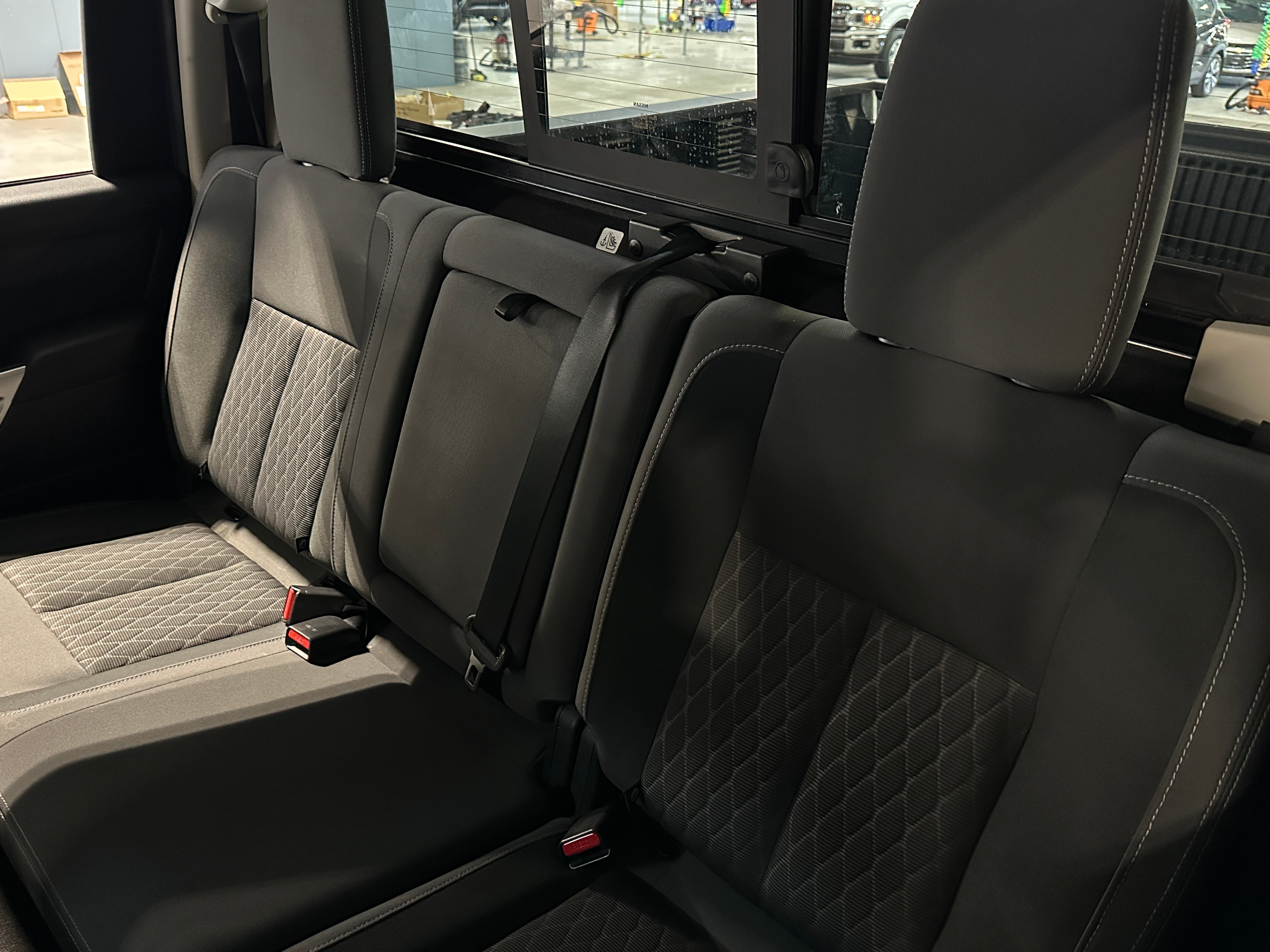 2023 Nissan Titan SV 6