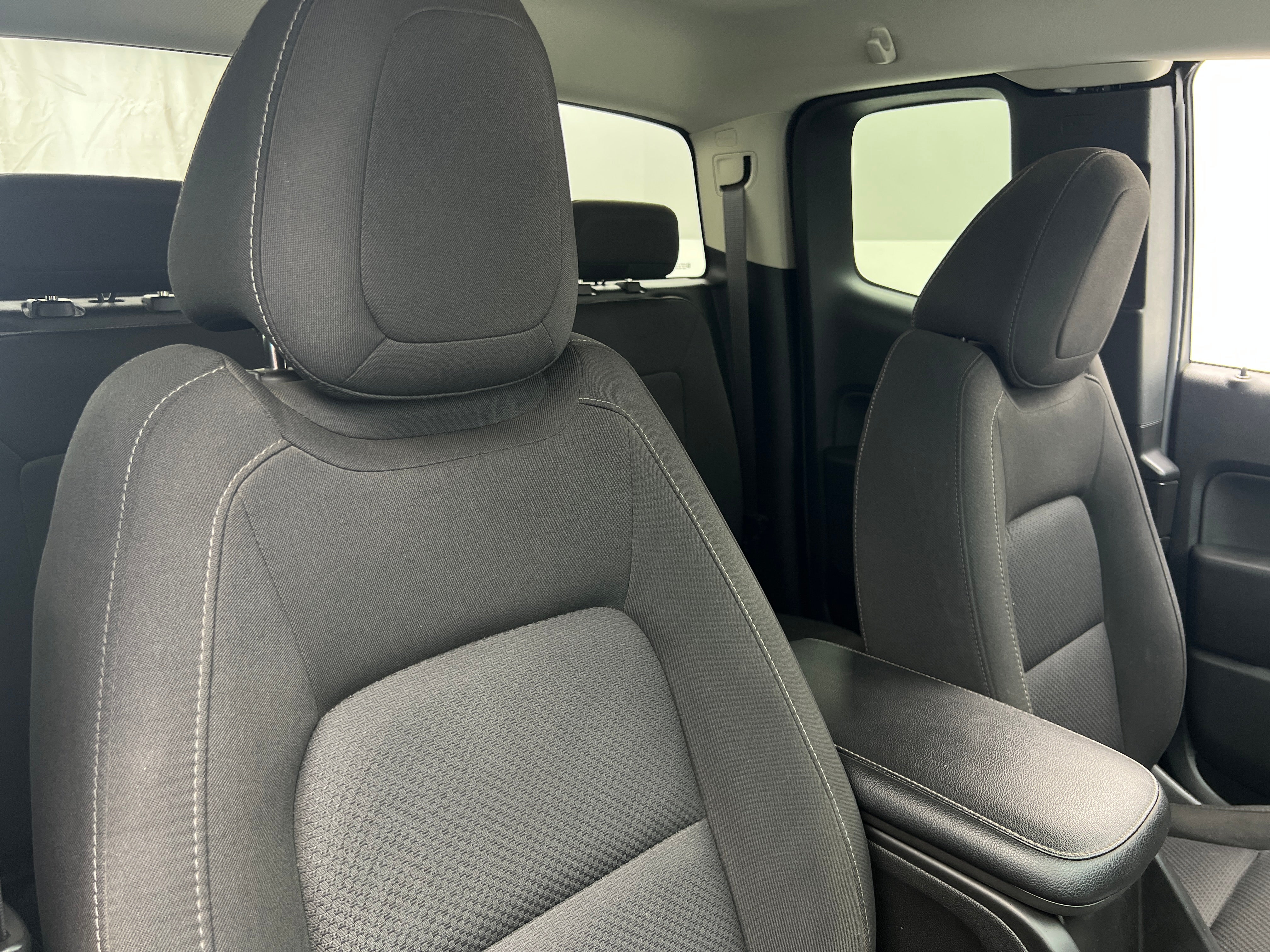 2022 Chevrolet Colorado LT 2