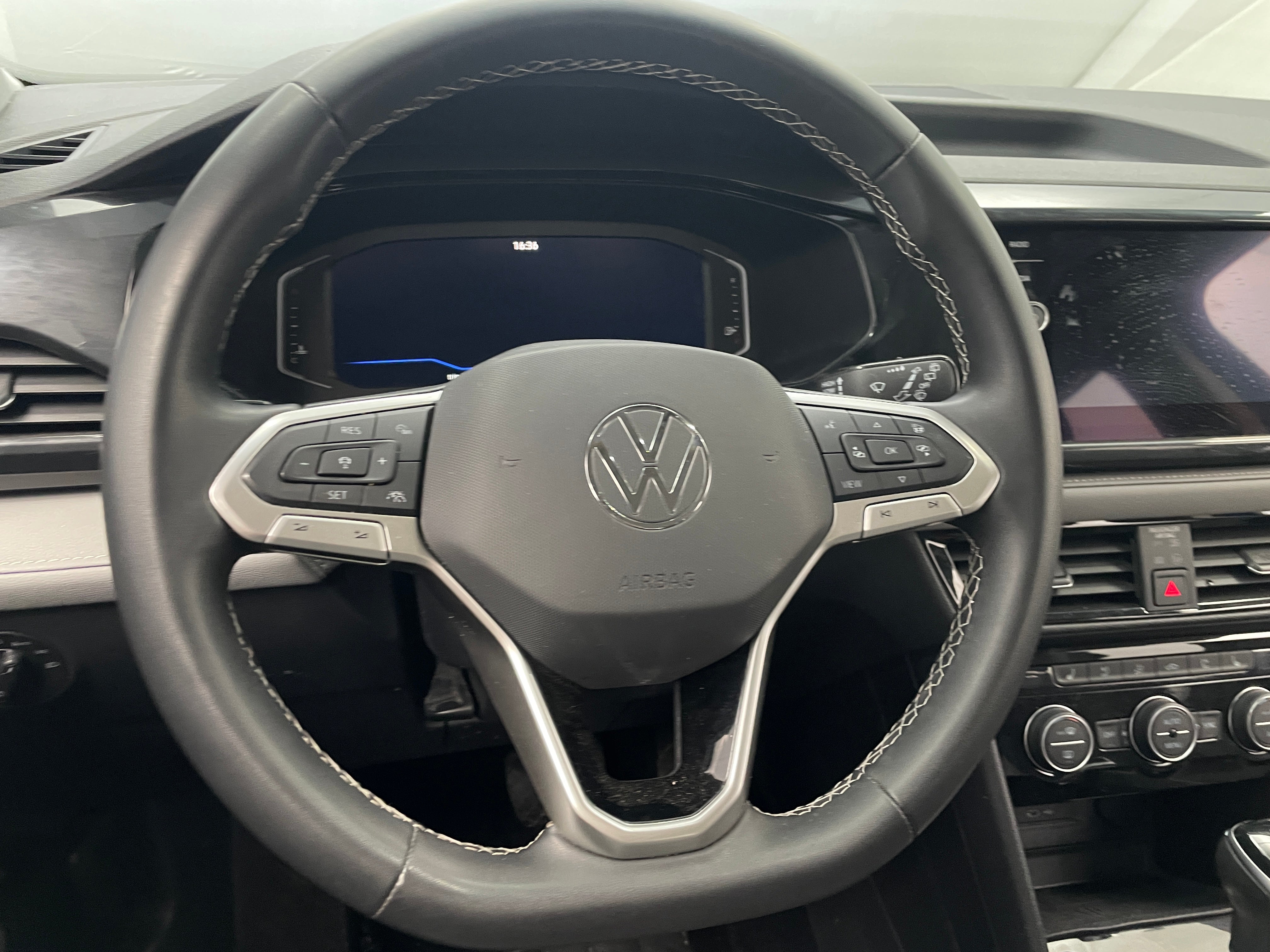 2022 Volkswagen Taos SEL 4