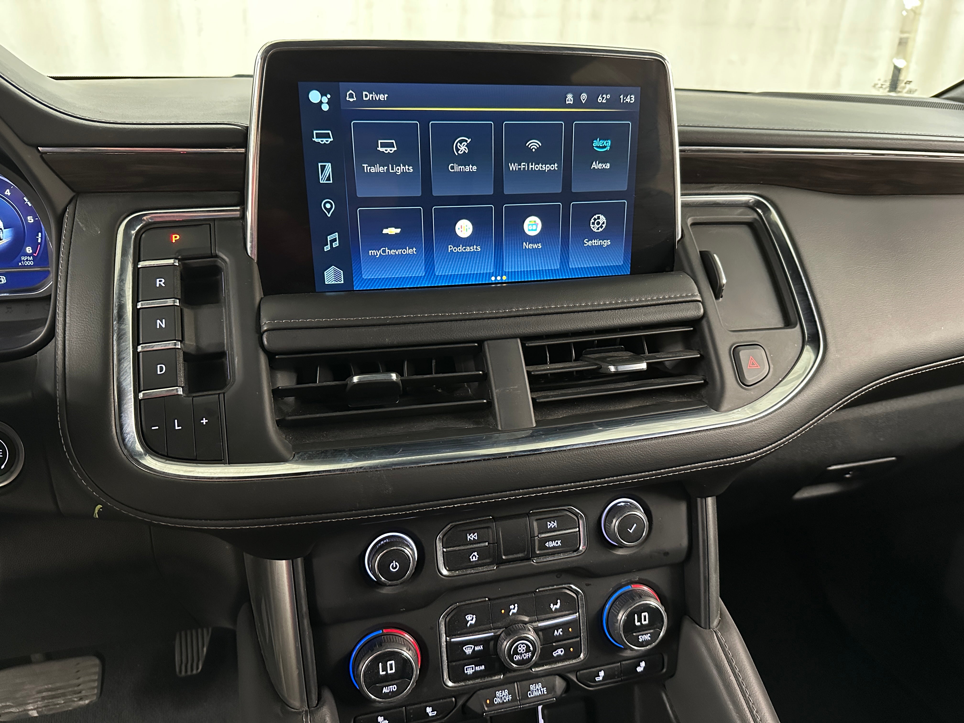 2023 Chevrolet Suburban LT 3