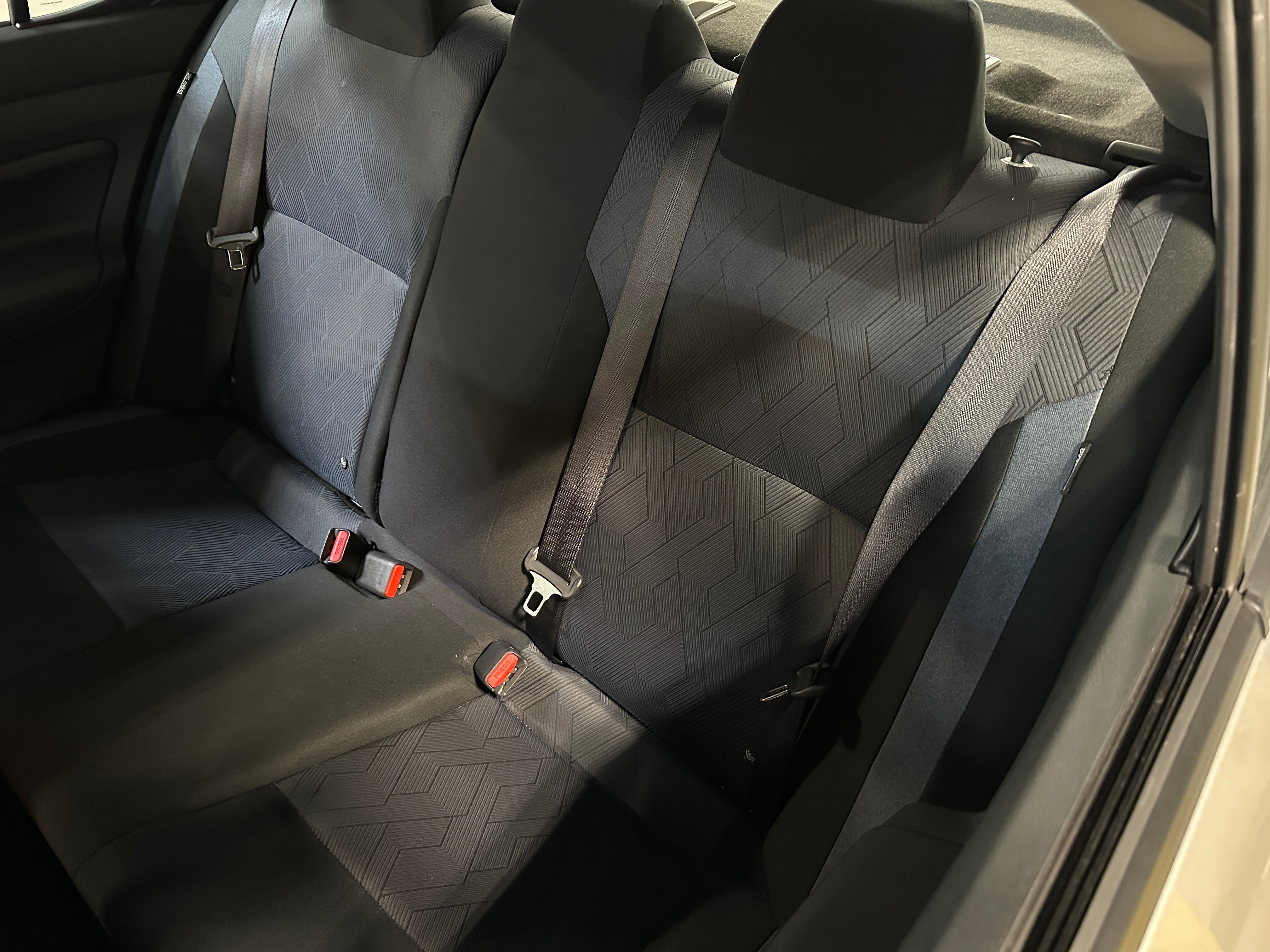2023 Nissan Versa SV 6