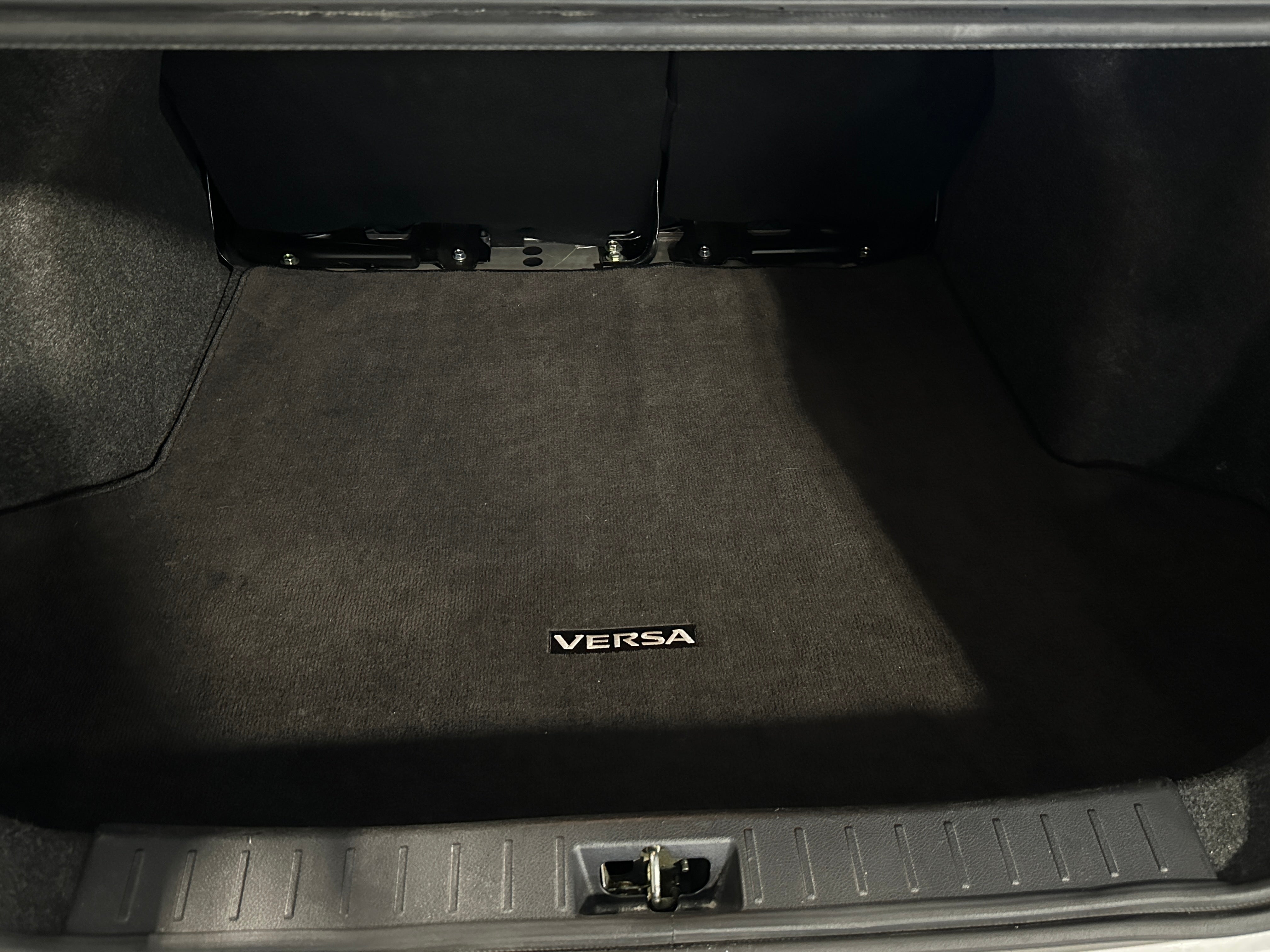 2023 Nissan Versa SV 7