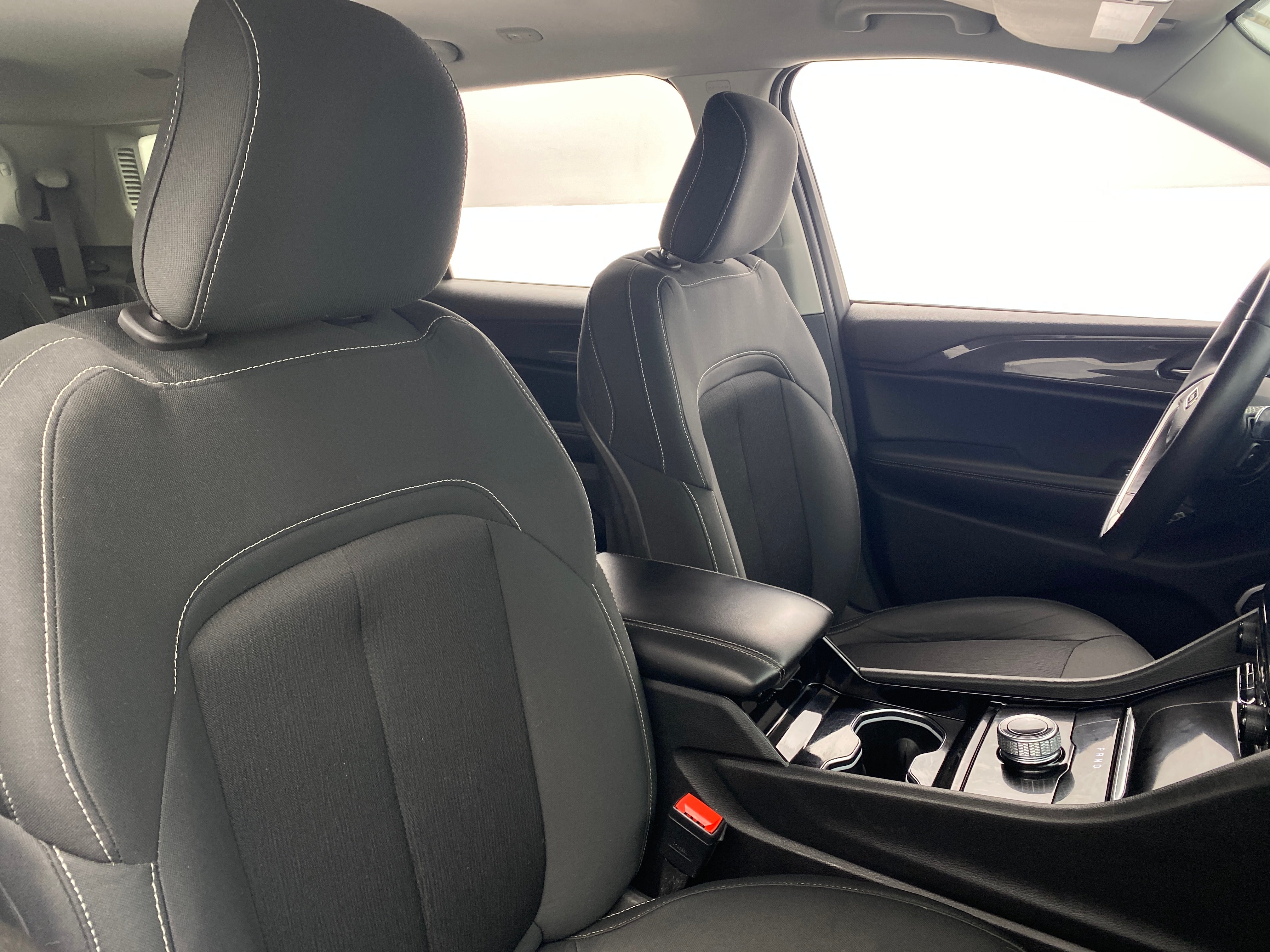 2022 Jeep Grand Cherokee L Laredo 2