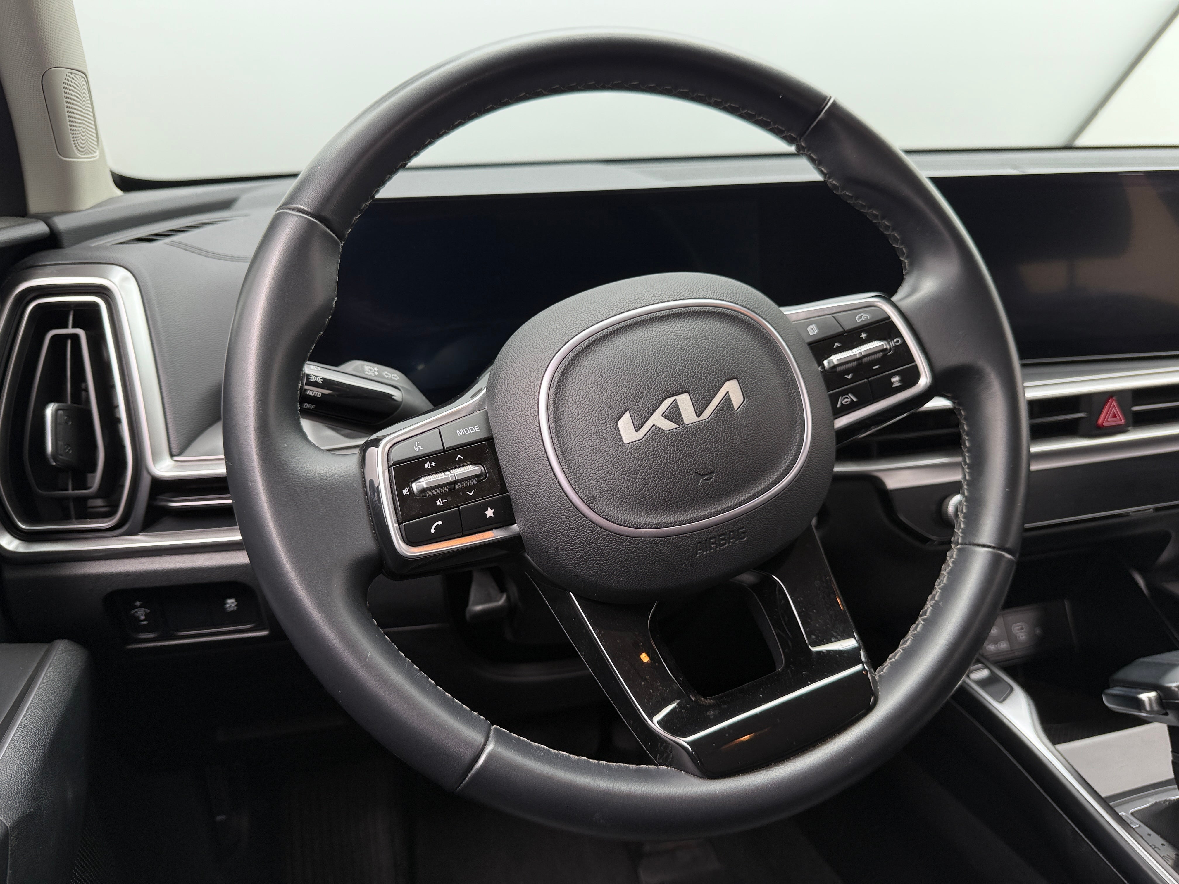 2024 Kia Sorento S 4