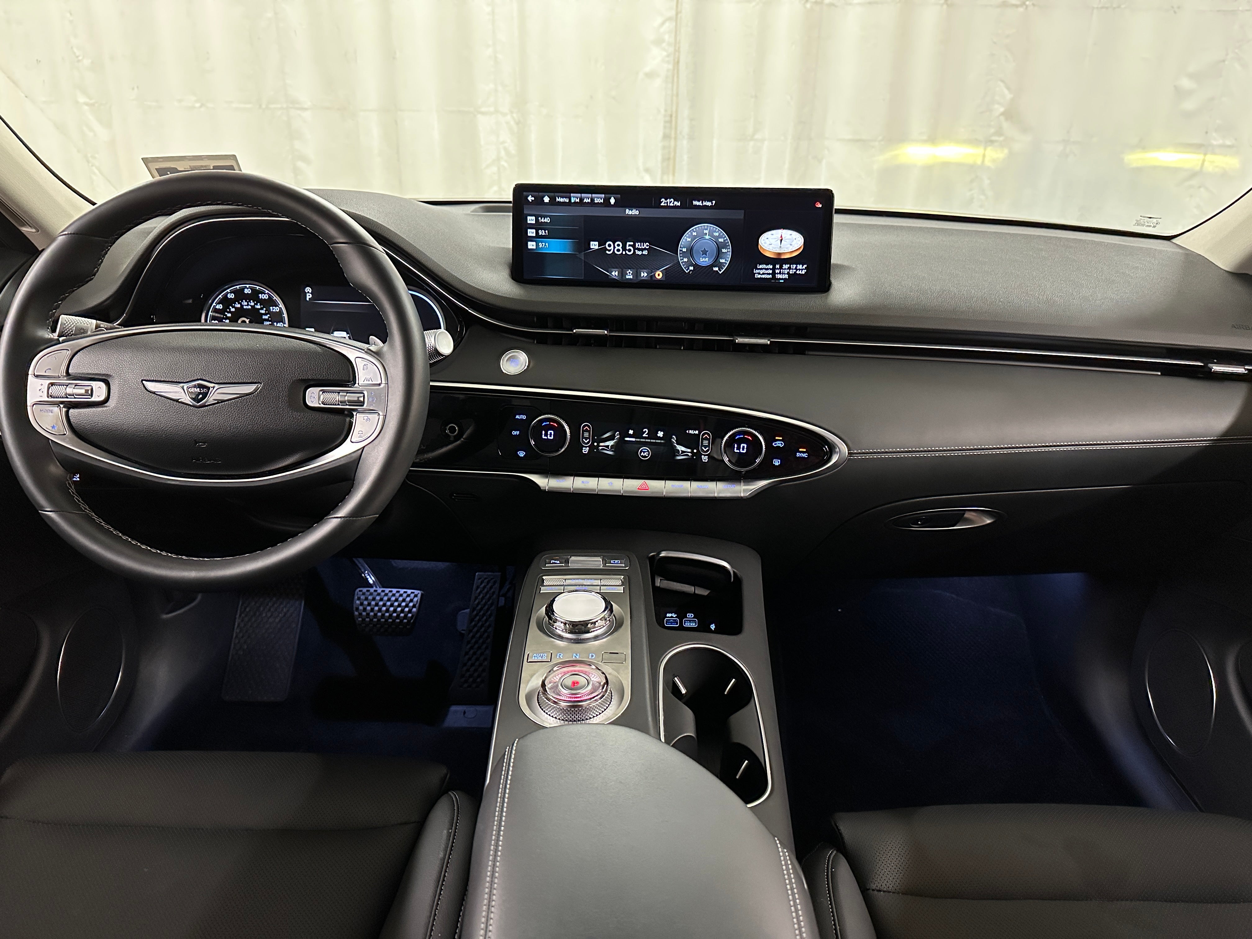 2025 Genesis GV70 Standard 2