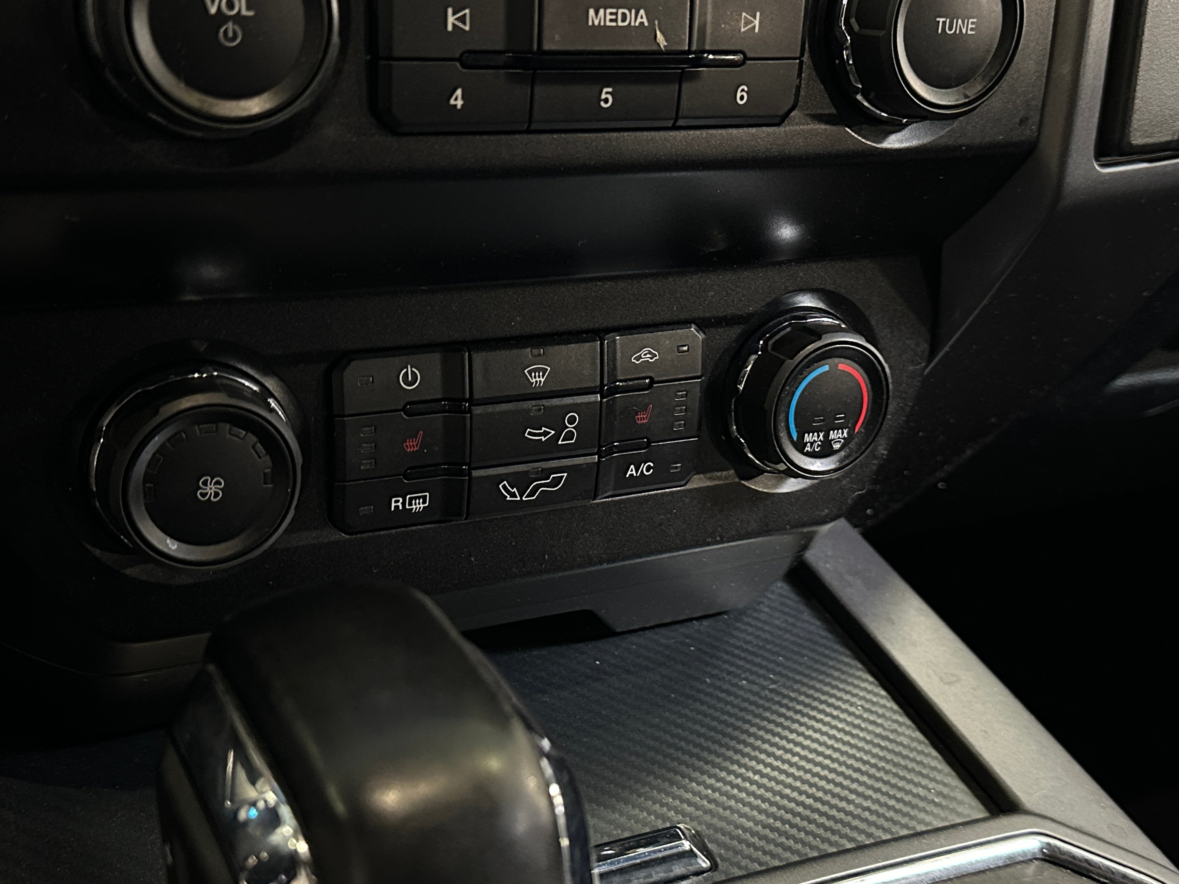 2020 Ford Econoline E-150 4