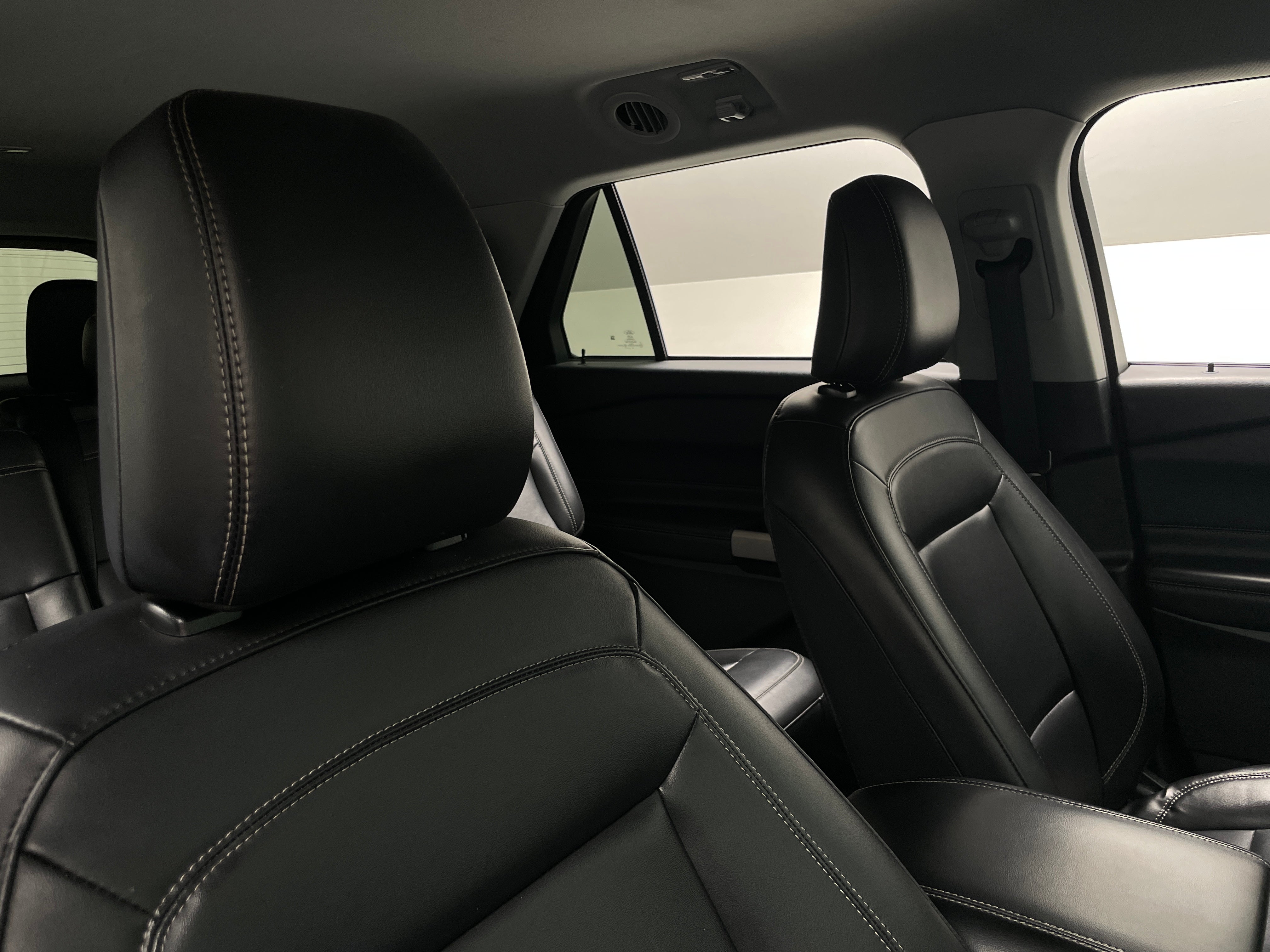 2023 Ford Explorer XLT 2