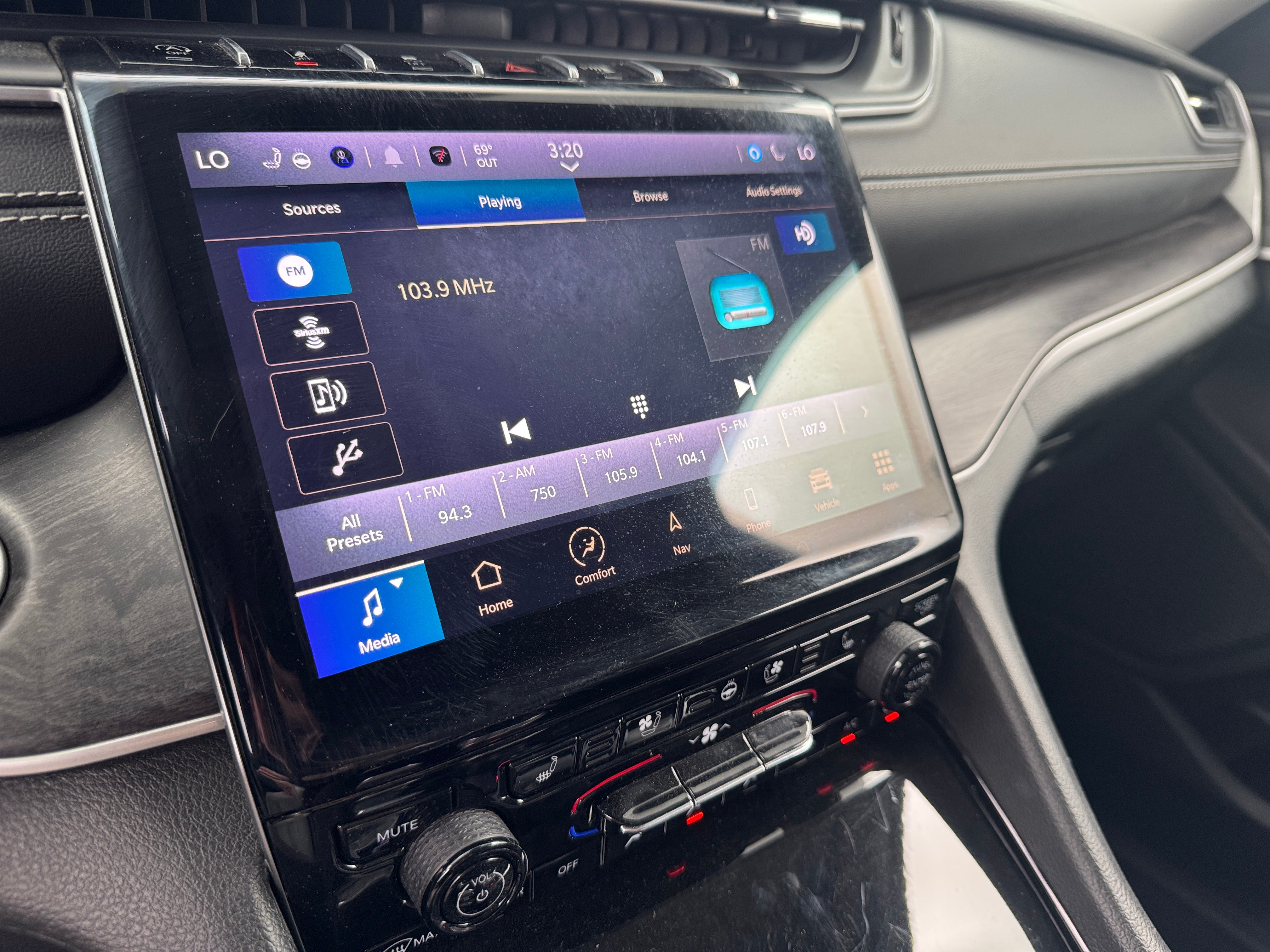 2023 Jeep Grand Cherokee Limited Edition 3